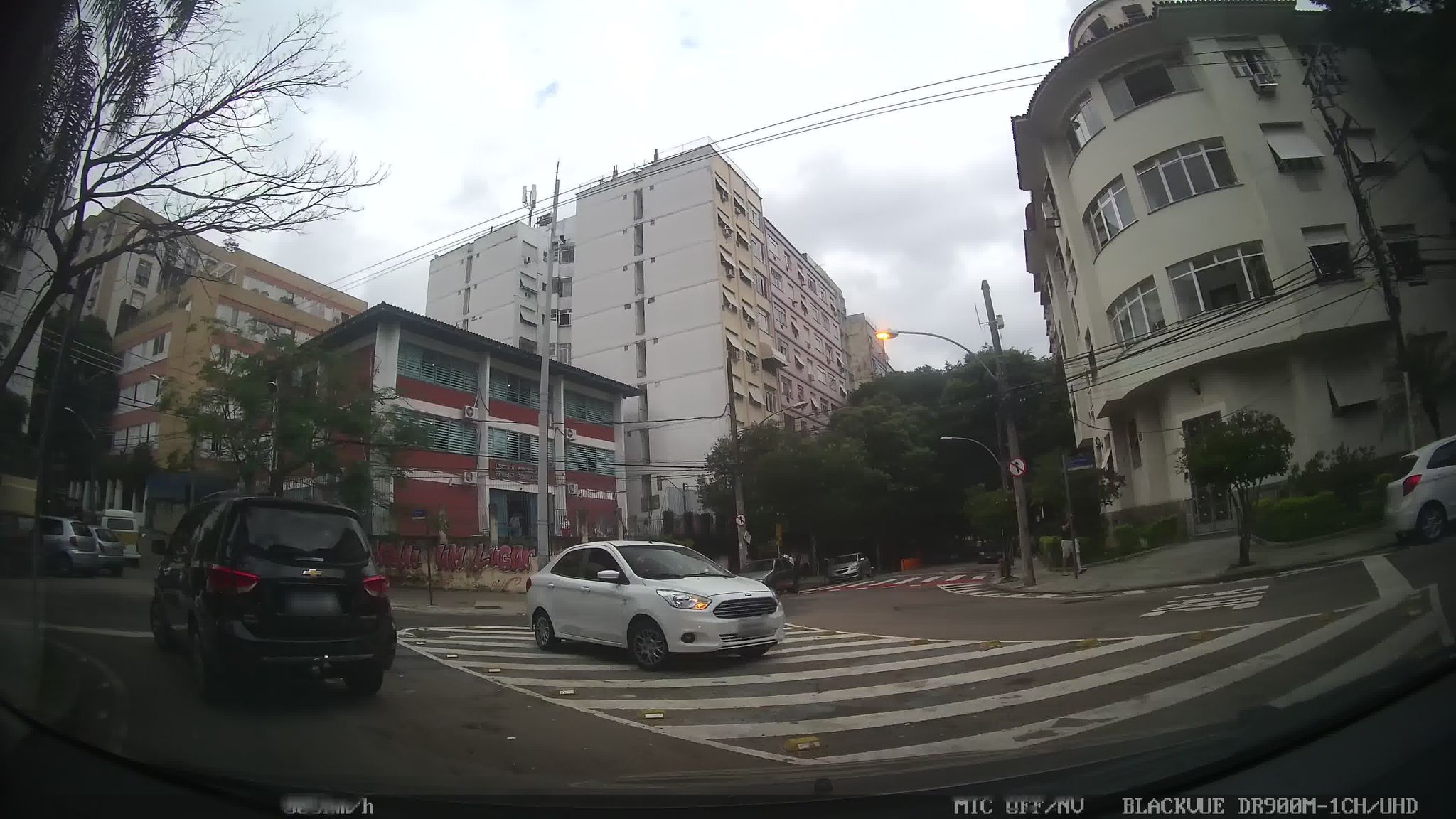 Street-level view near Jardim Laranjeiras, Laranjeiras