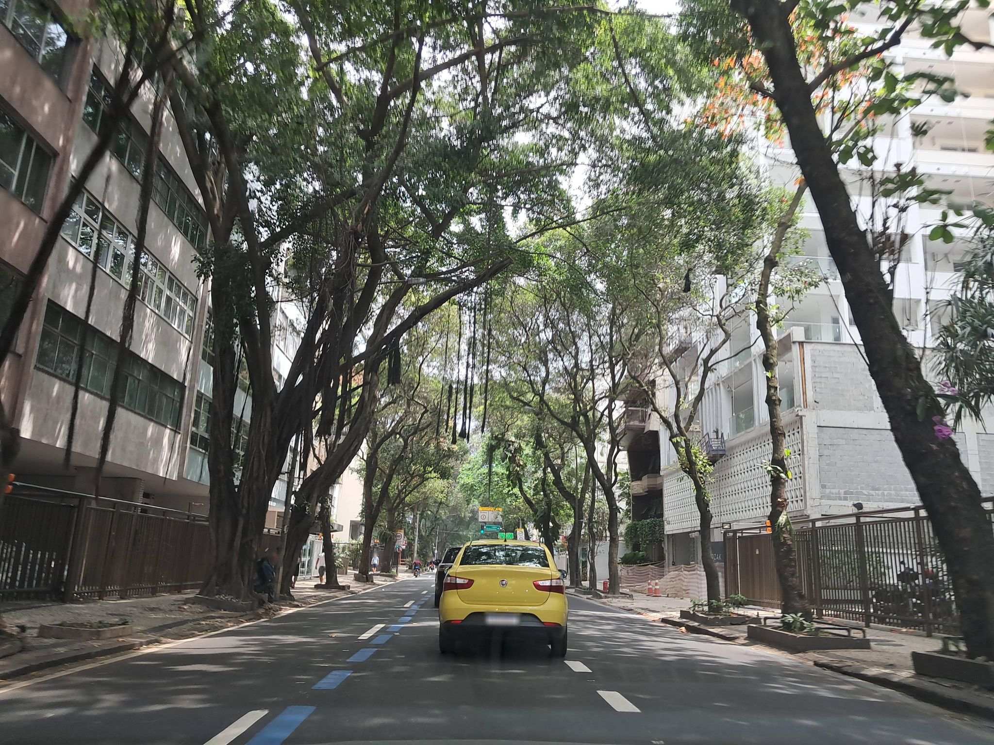 Street-level view near João Guilherme, Ipanema