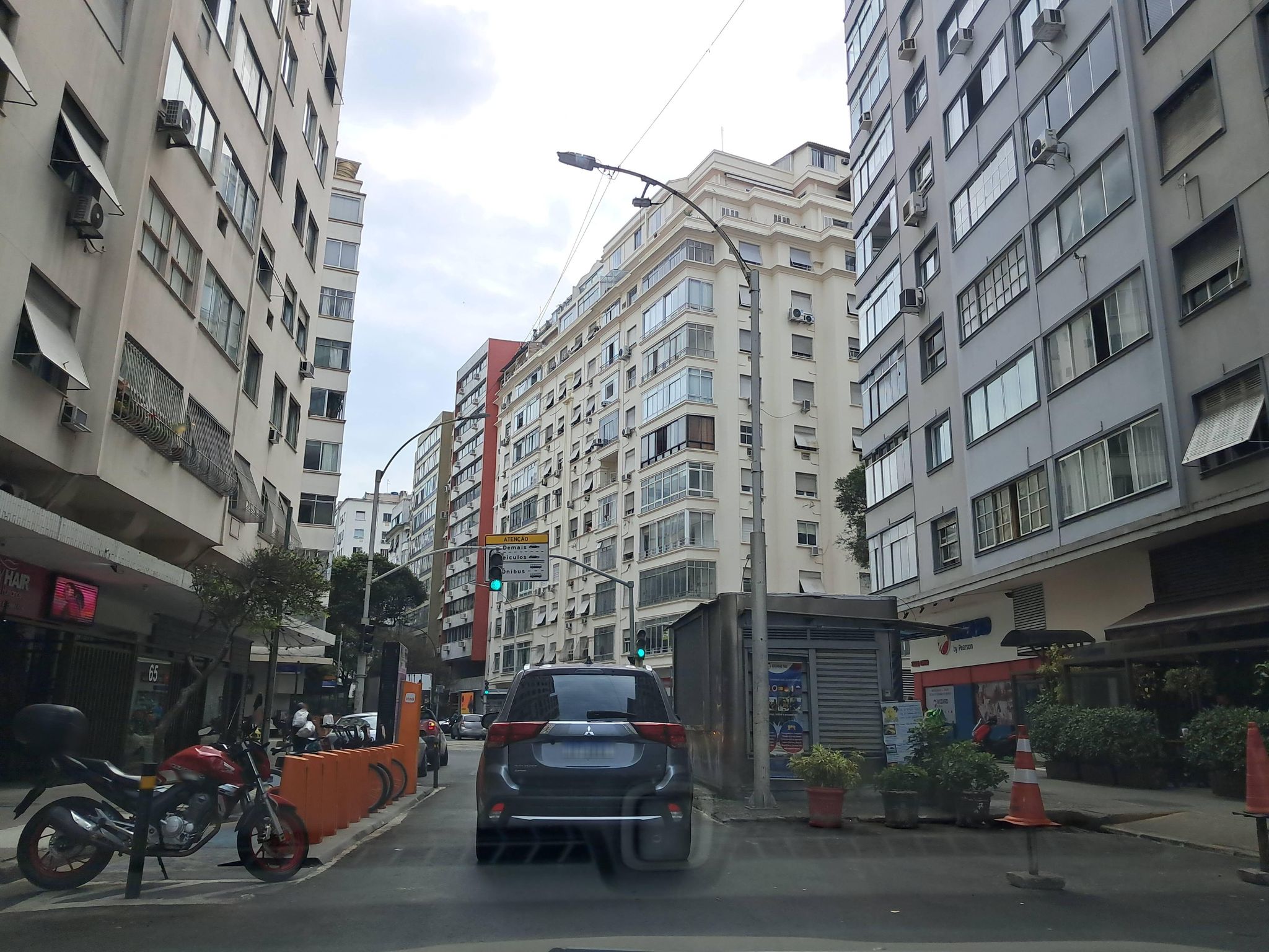 Street-level view near João Ramalho, Leme