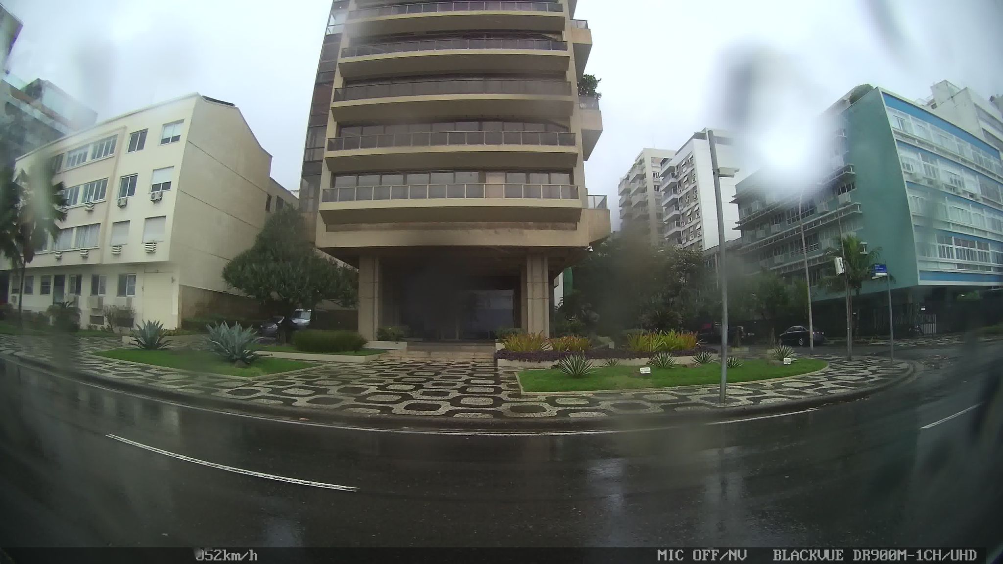 Street-level view near Juan Les Pins, Ipanema