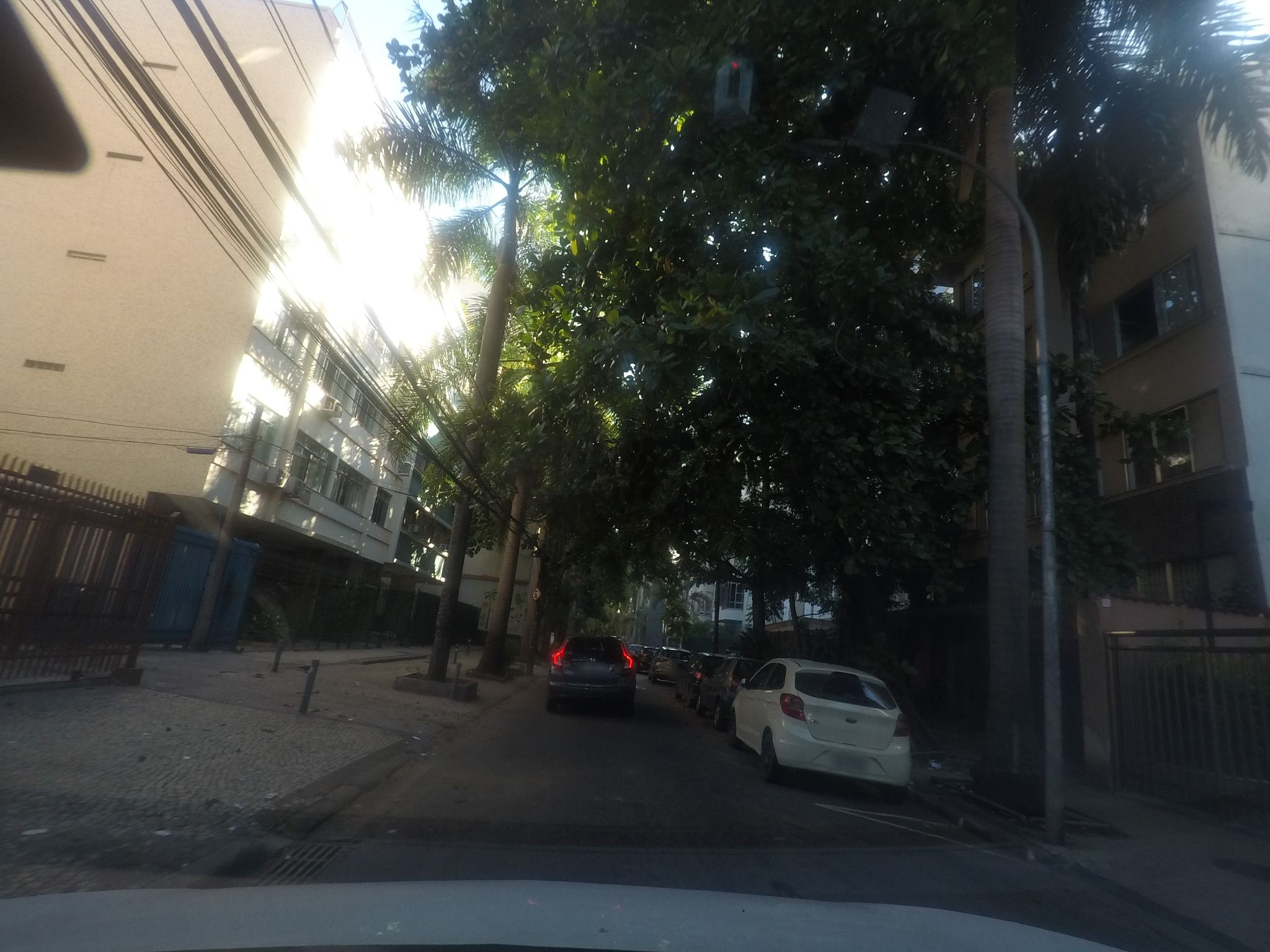 Street-level view near Juliana, Laranjeiras