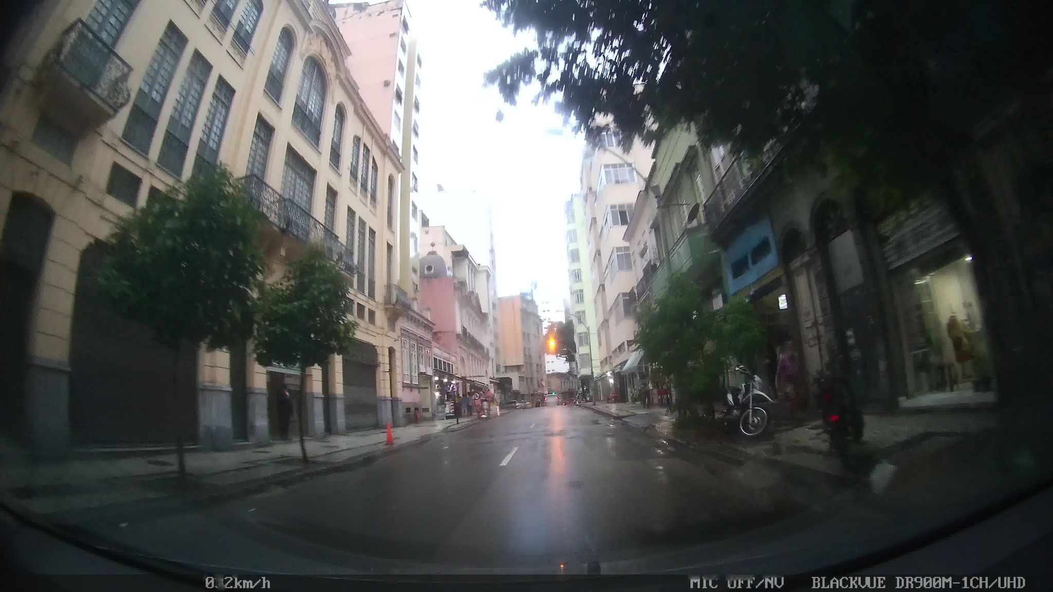 Street-level view near Junto Com o Num 130, Centro