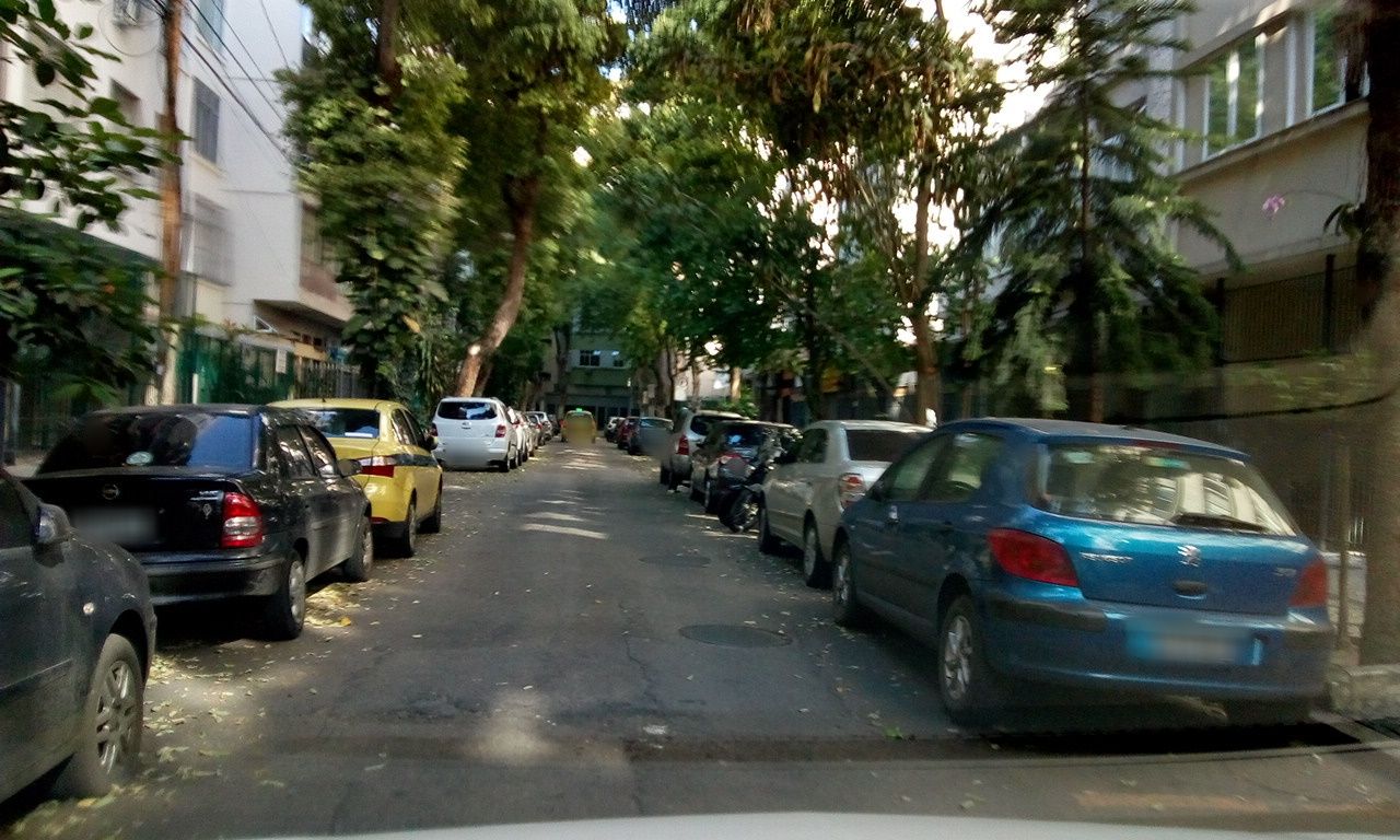 Street-level view near Kelmo, Catete