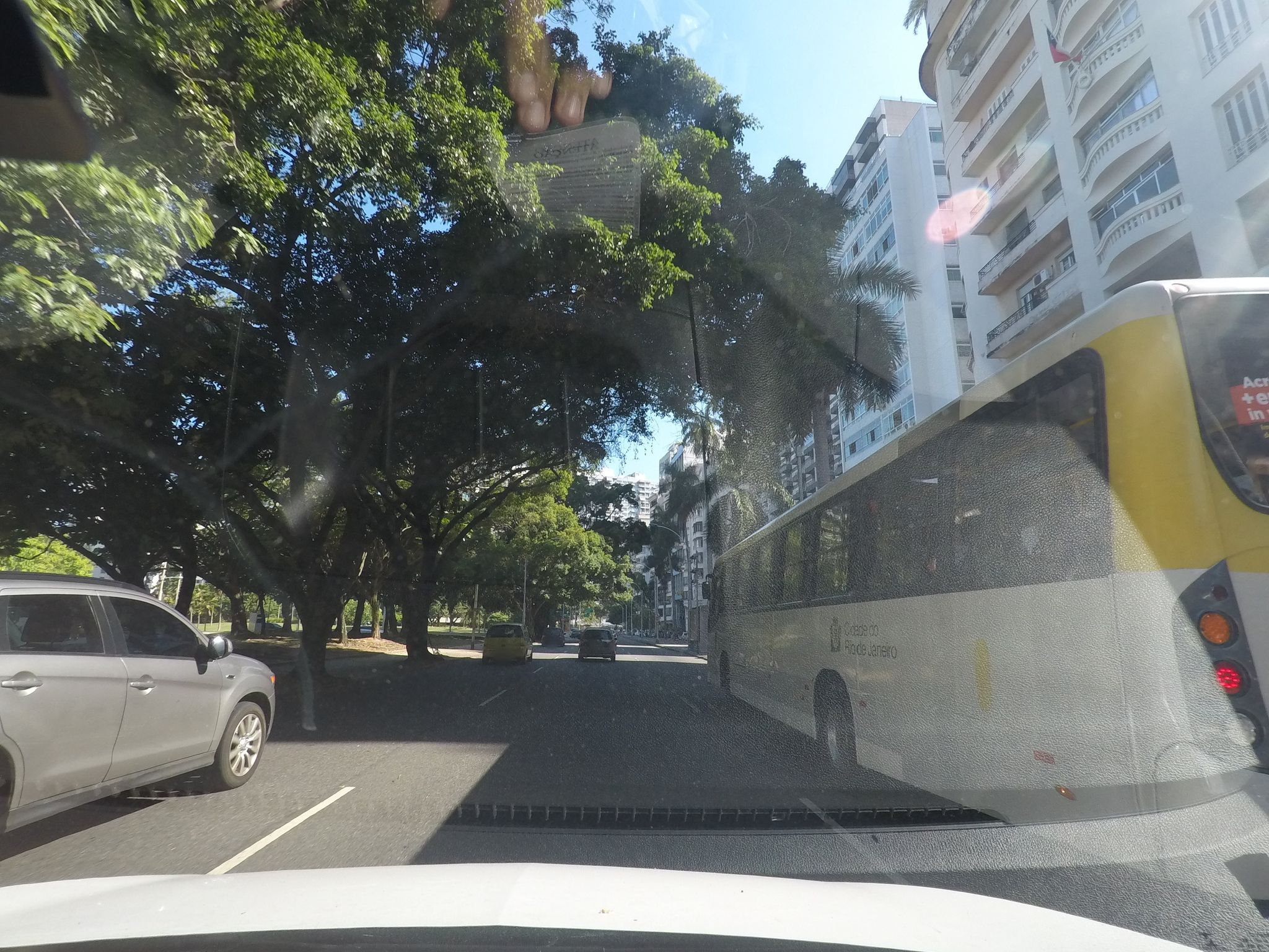 Street-level view near La Fontaine, Glória