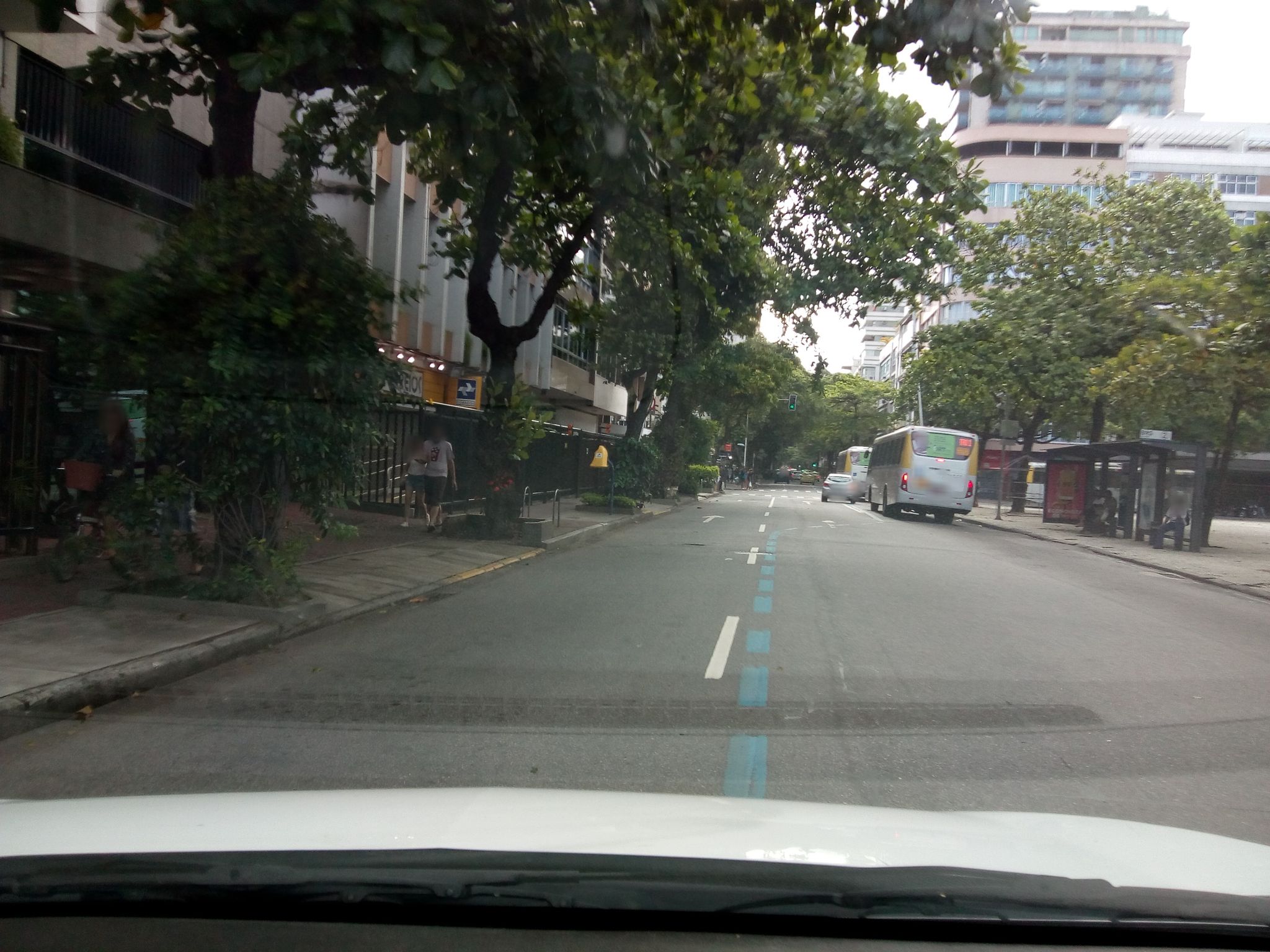 Street-level view near La Touraine, Ipanema