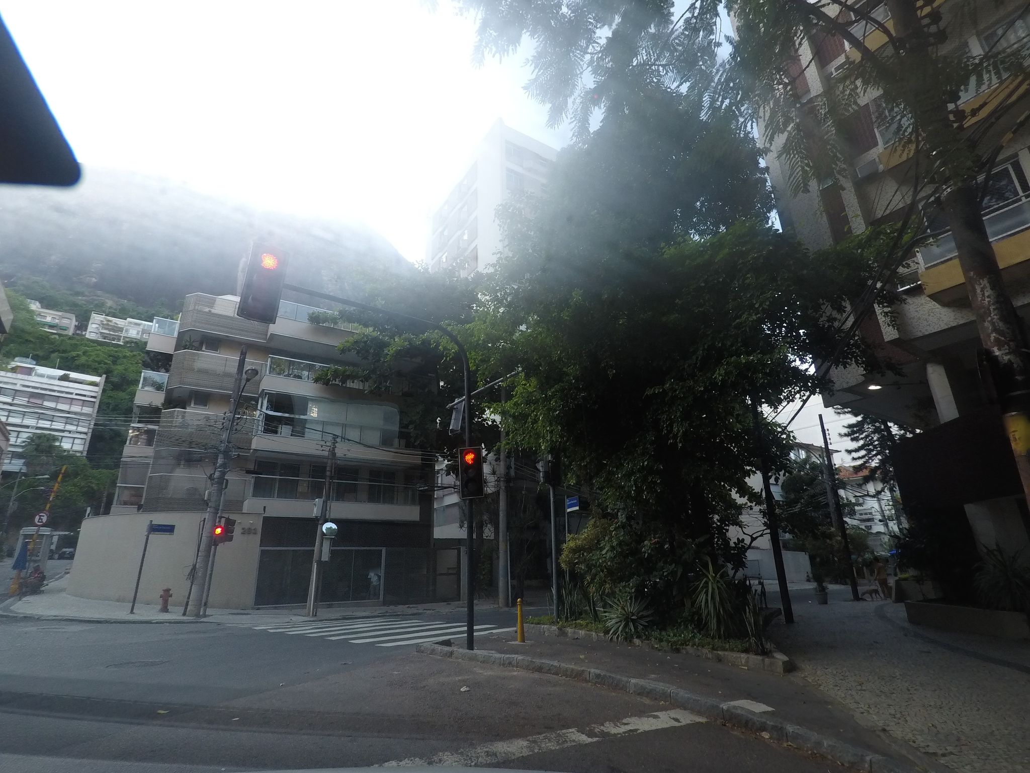 Street-level view near Lago Magiore, Lagoa