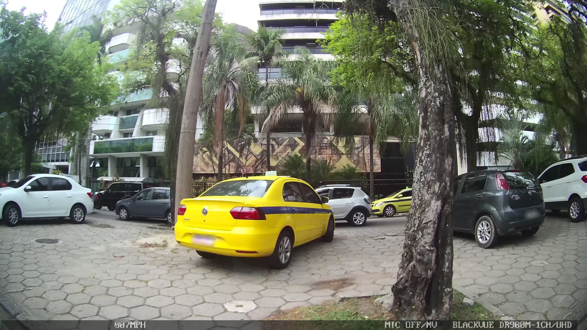 Street-level view near Lagoa First Residence, Ipanema