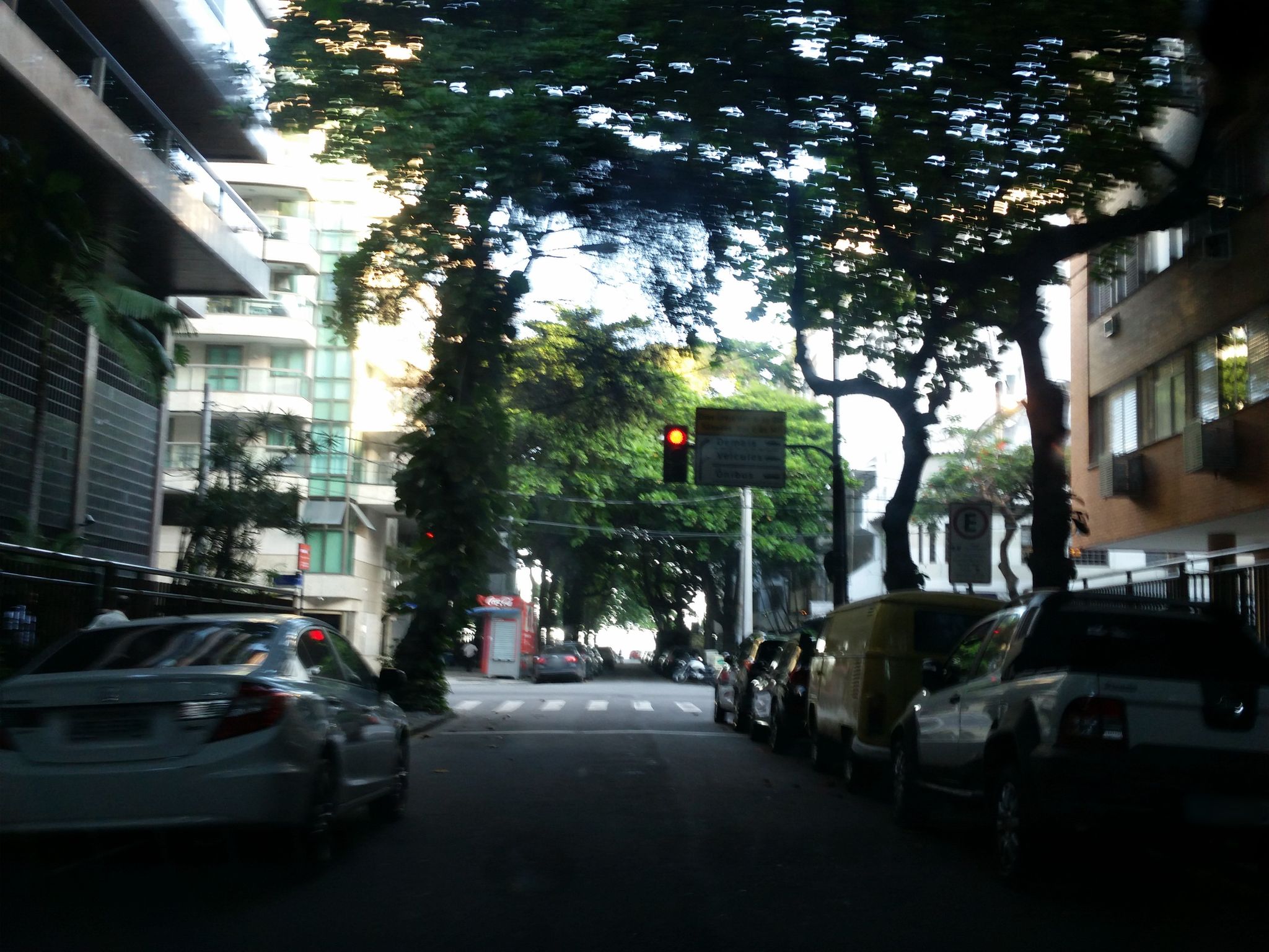 Street-level view near Laranjal, Leblon