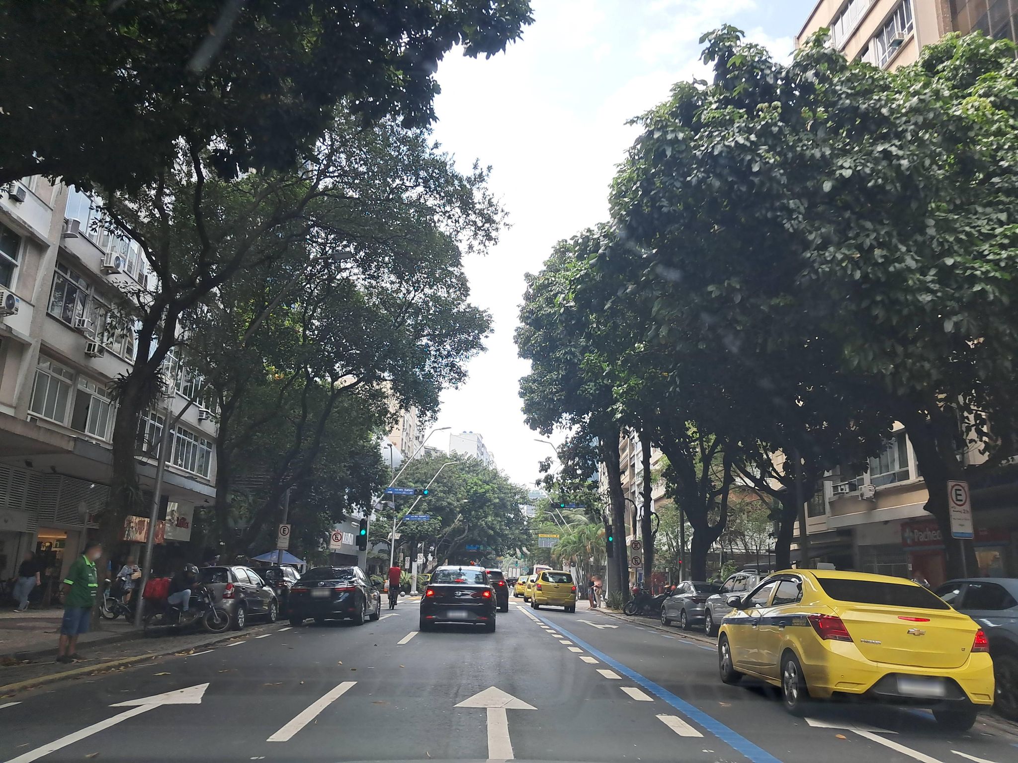 Street-level view near Leblon Center, Leblon