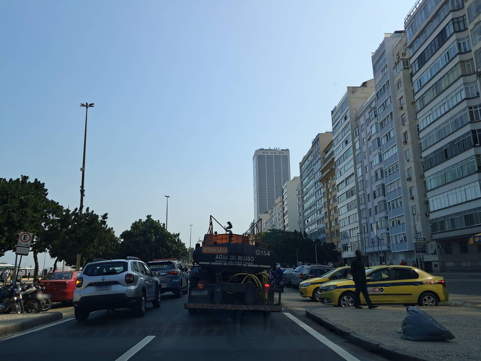 Street-level view near Leme Othon Palace, Leme