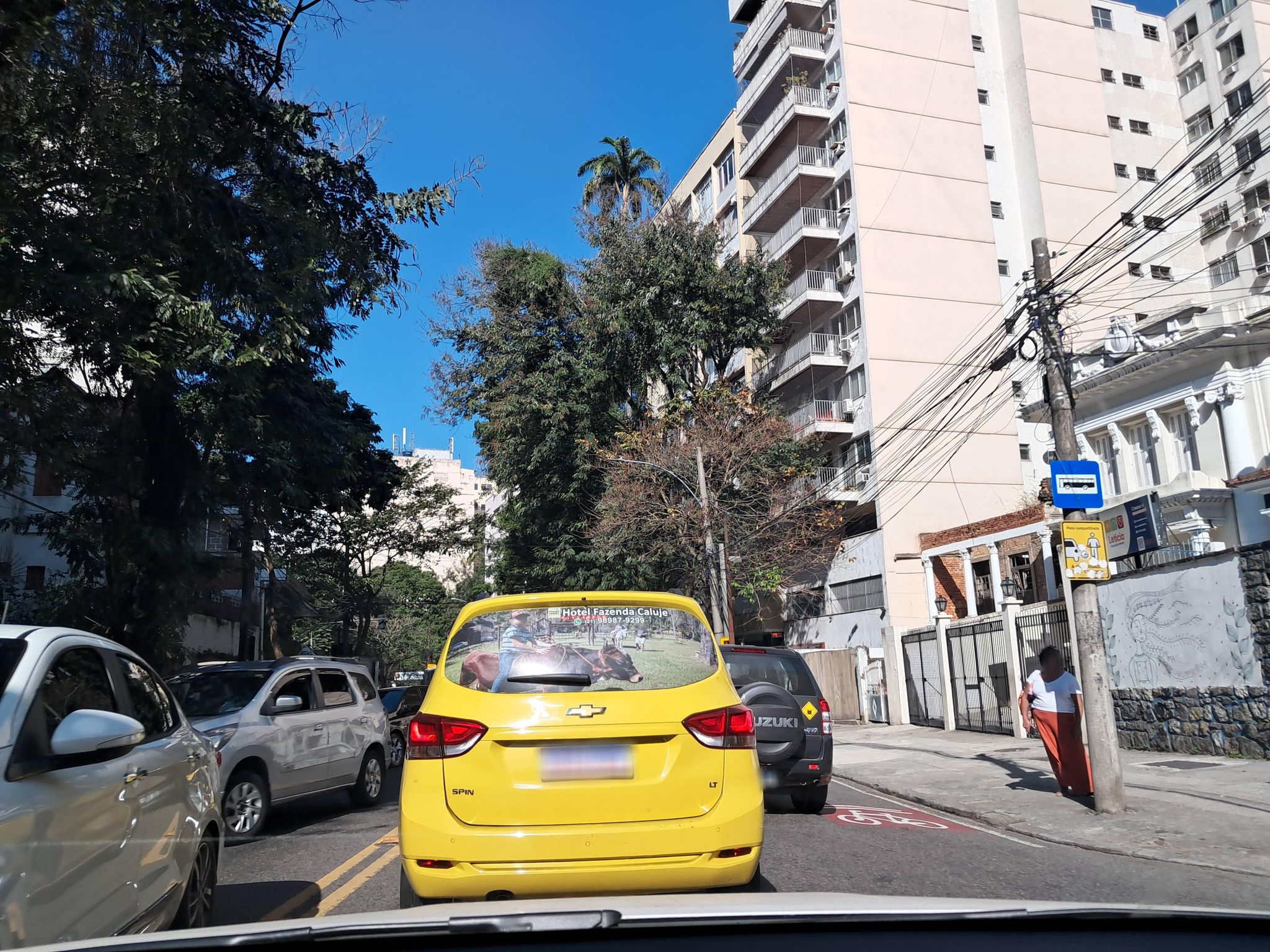Street-level view near Letícia Educação Infantil, Laranjeiras