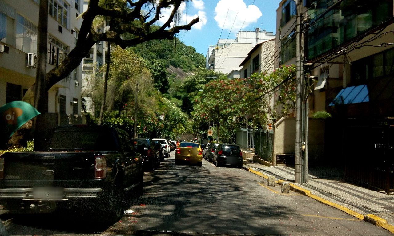Street-level view near Lexington, Laranjeiras