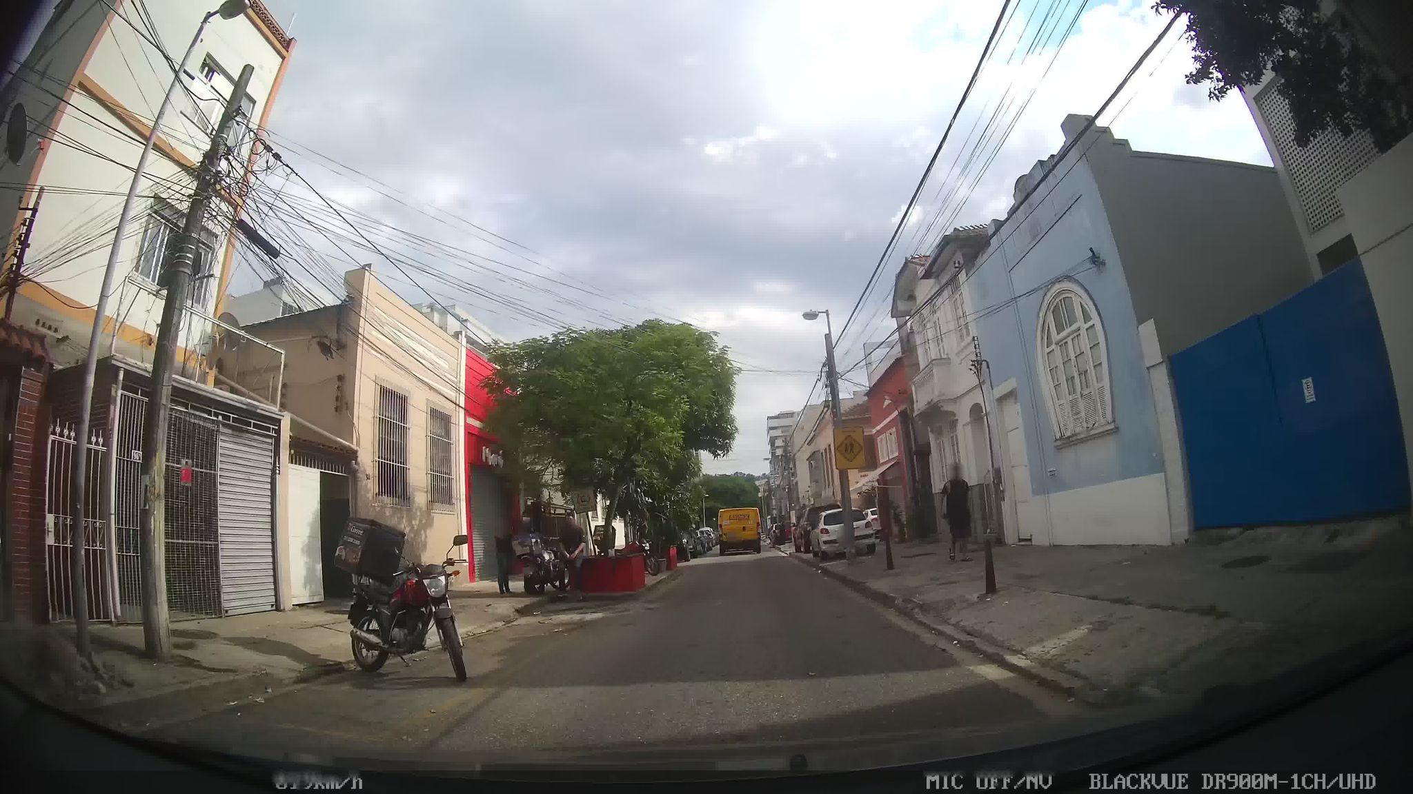 Street-level view near Light Subestação, Botafogo