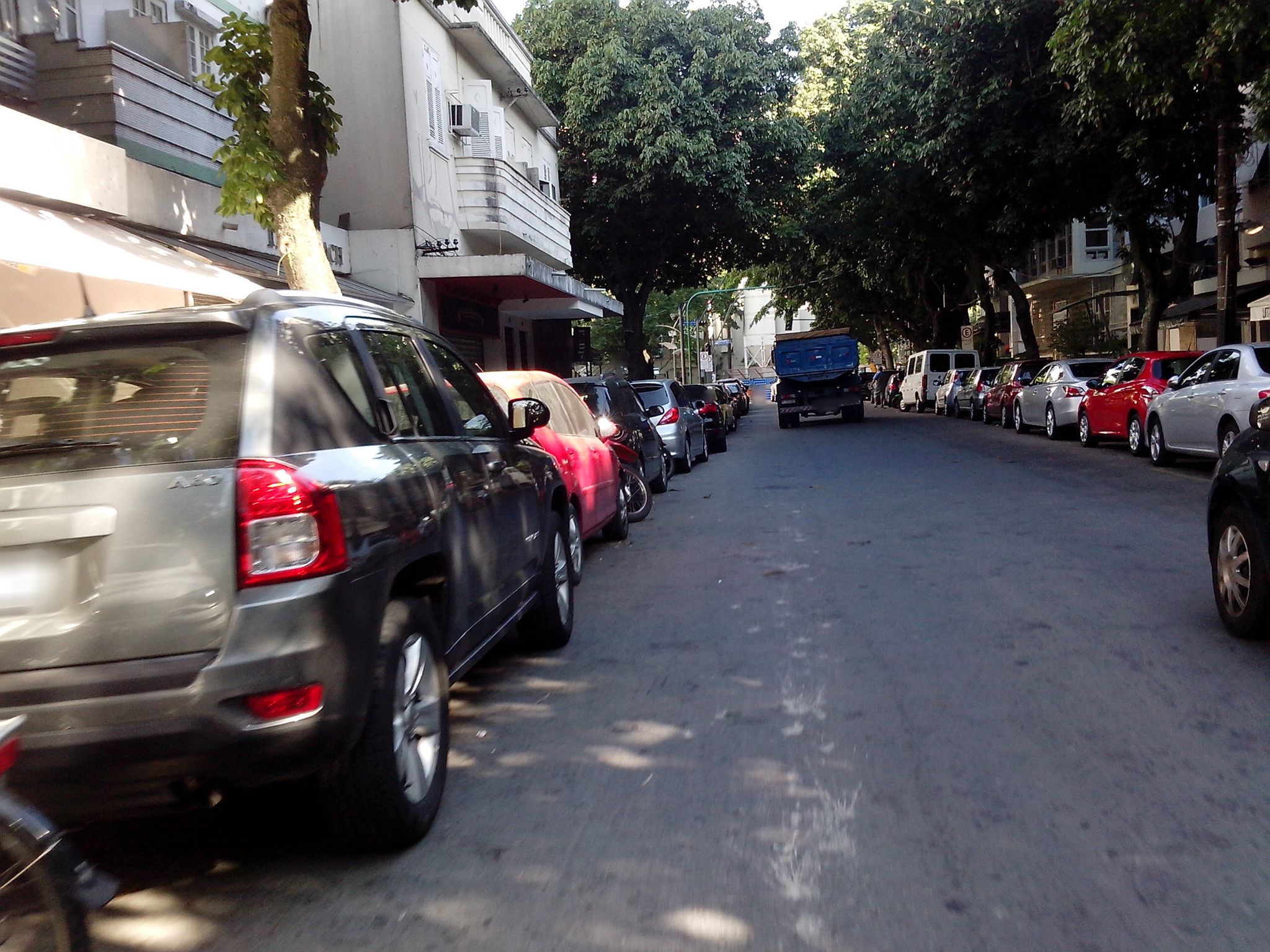 Street-level view near Loft Leblon, Leblon
