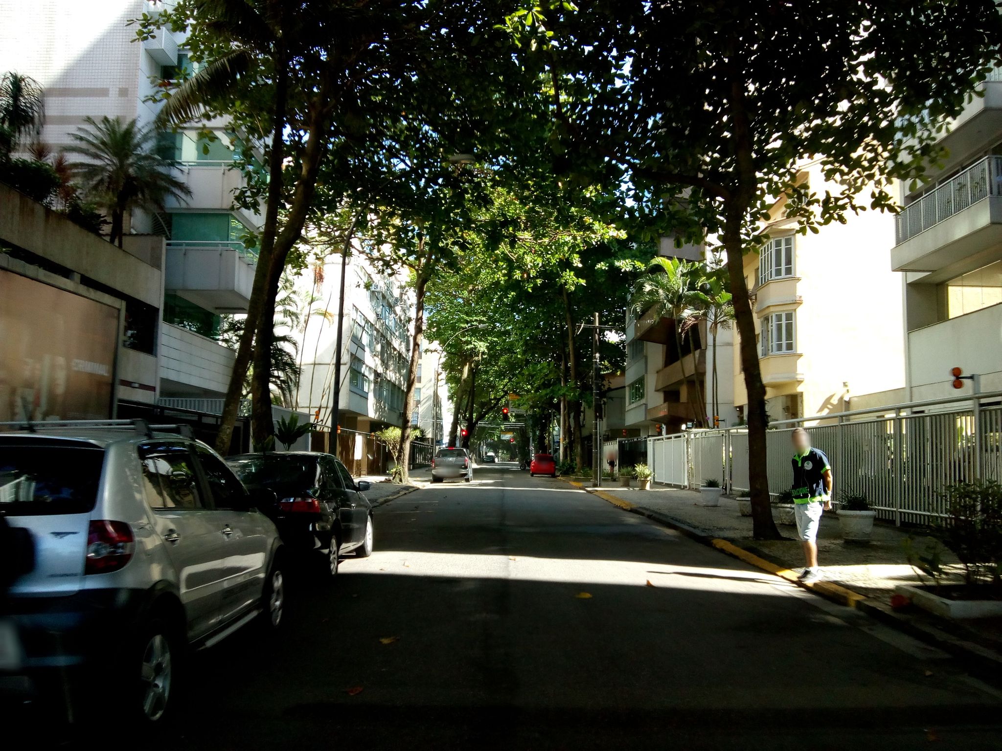 Street-level view near Lua do Leblon, Leblon