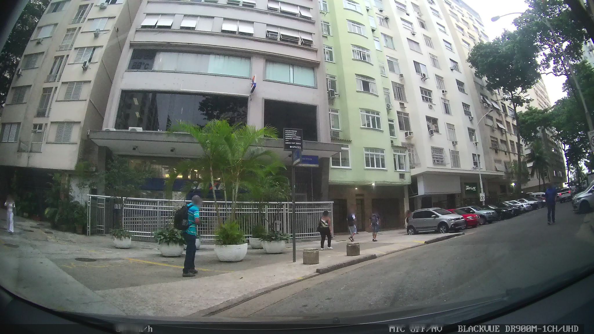 Street-level view near Luizema, Leme