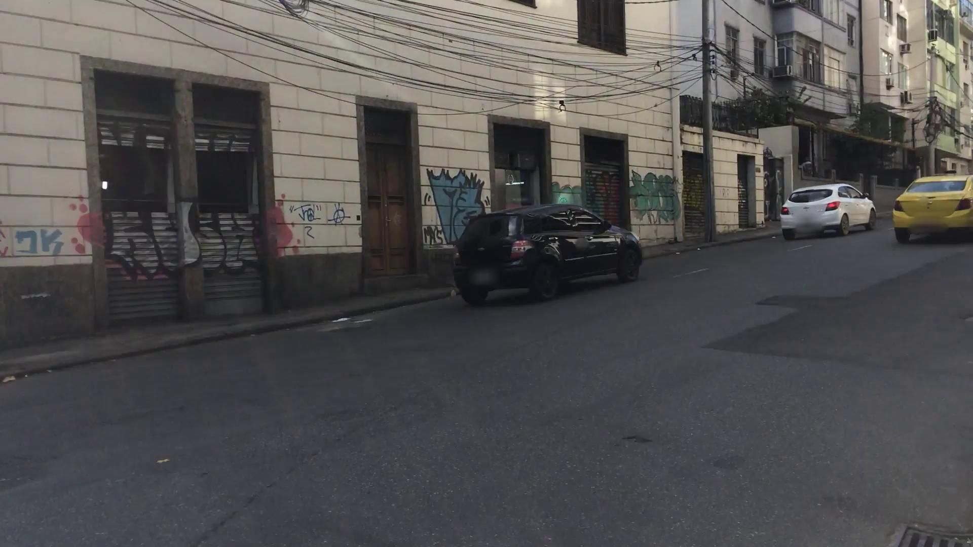 Street-level view near Madona, Laranjeiras