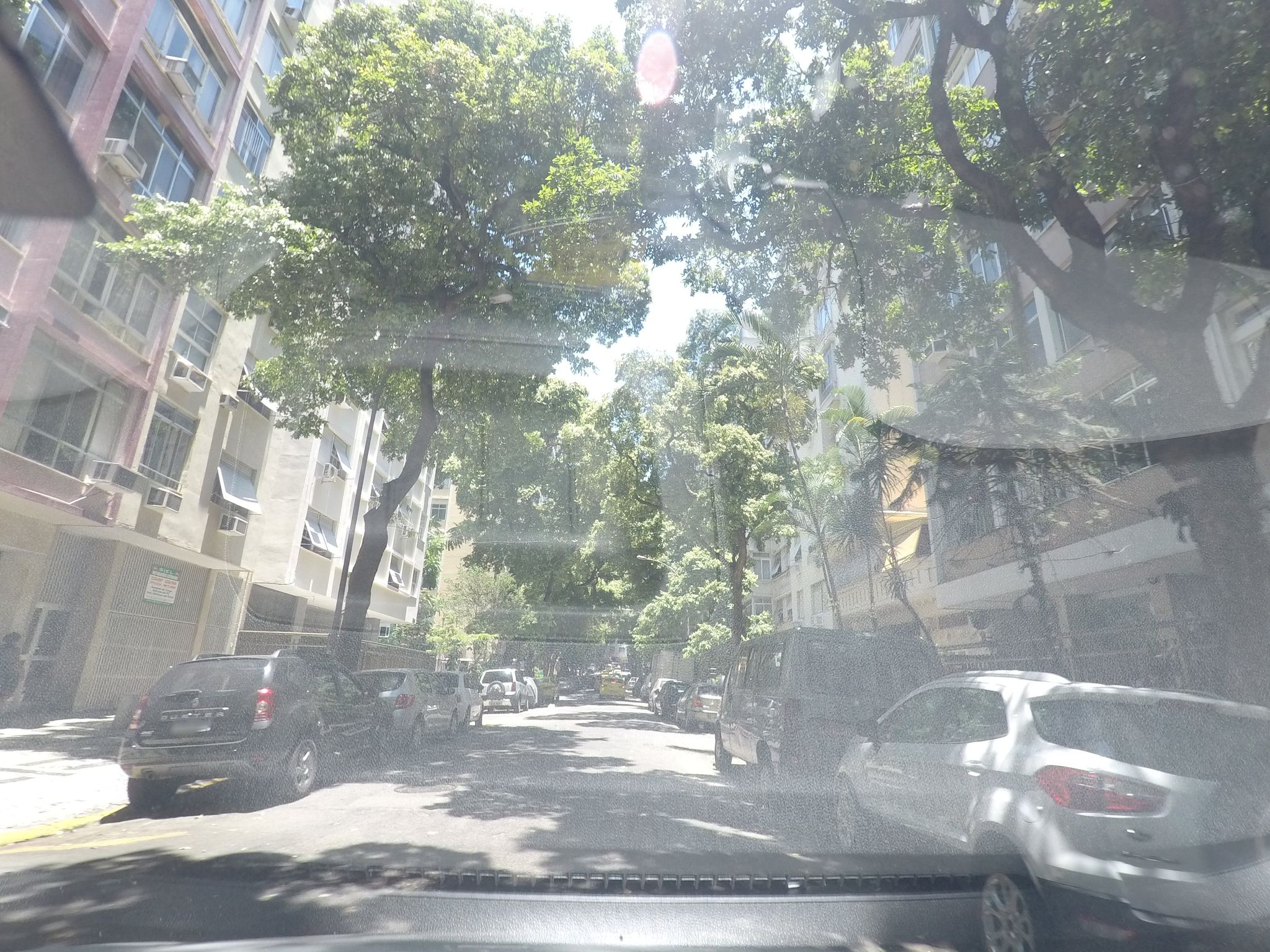 Street-level view near Maison Blanche, Copacabana