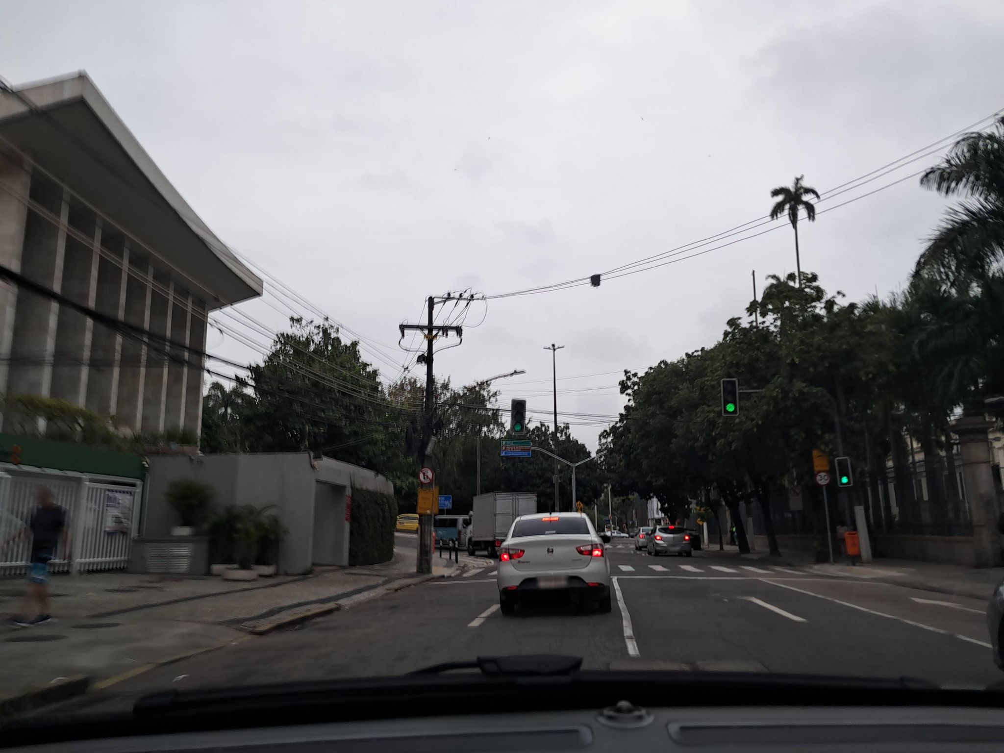 Street-level view near Manhattan, Botafogo