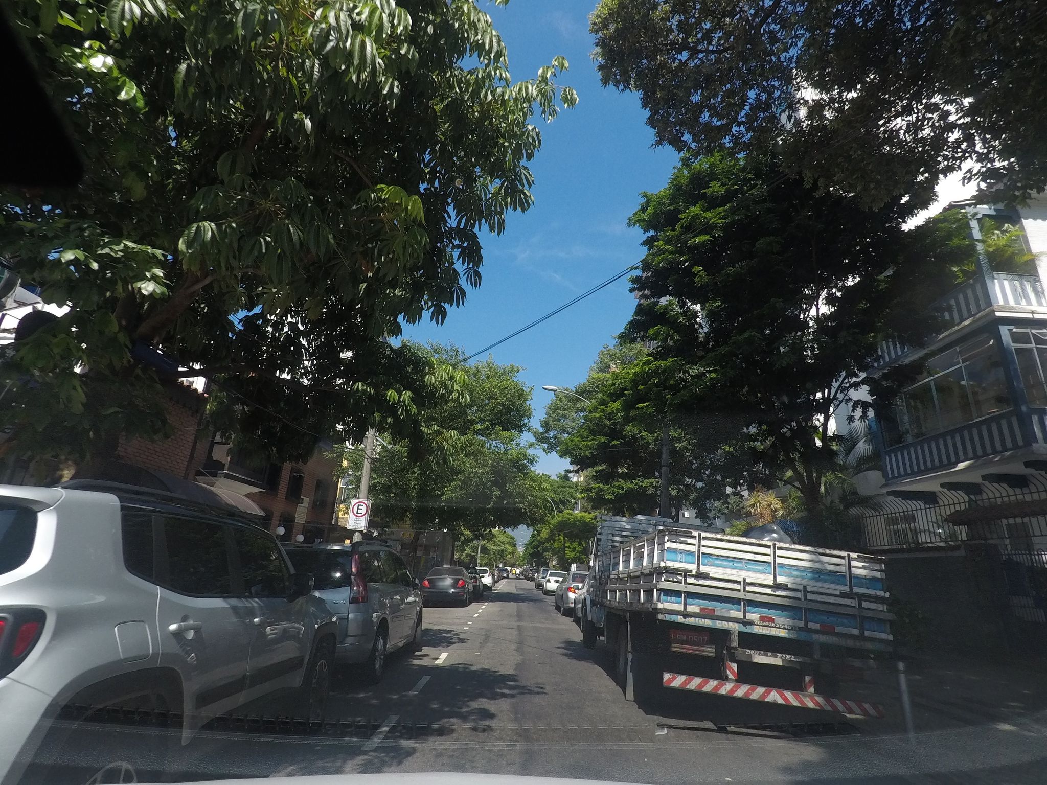 Street-level view near Manoel Joaquim, Ipanema