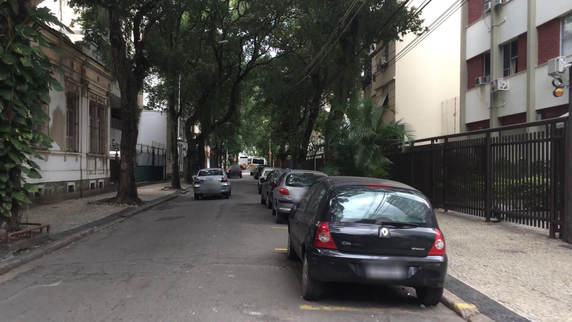 Street-level view near Manoel Saavedra, Laranjeiras