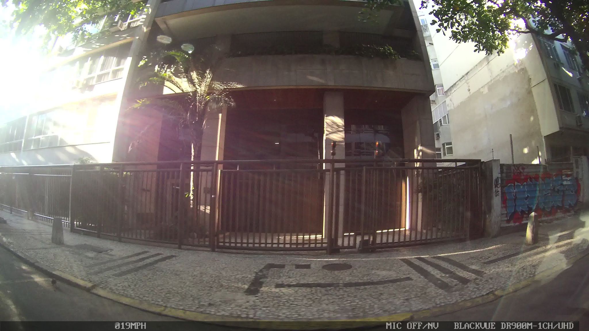 Street-level view near Marbelau, Copacabana