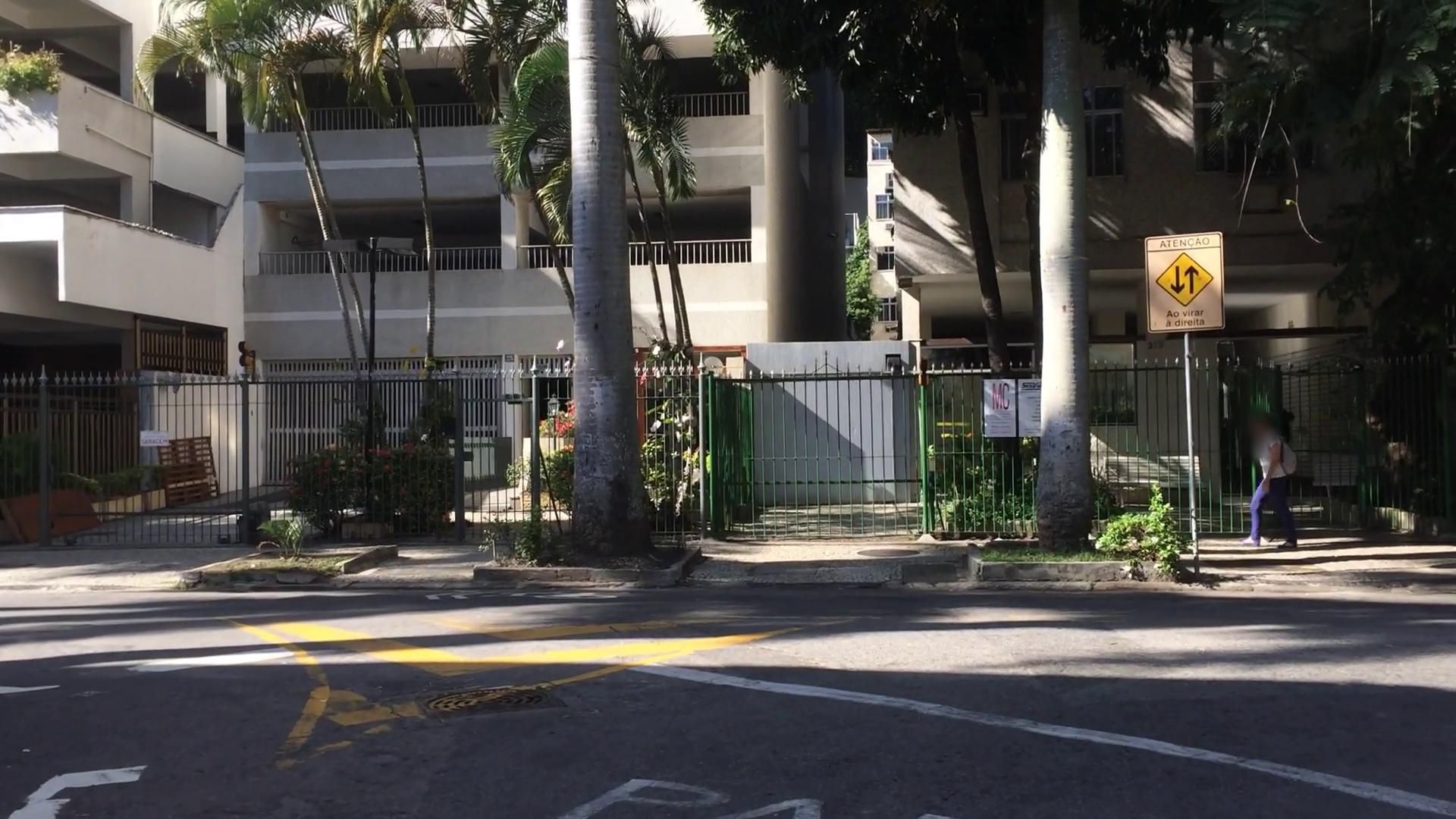 Street-level view near Margacelo, Flamengo