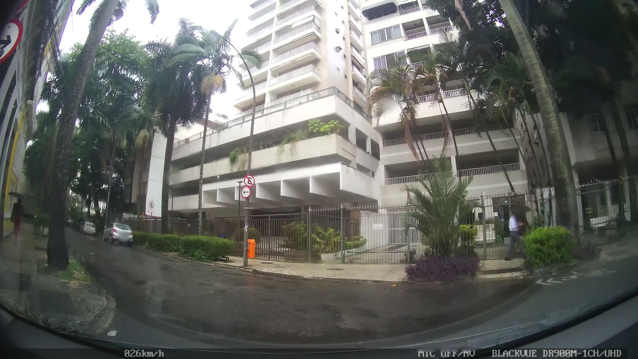 Street-level view near Maria Augusta, Flamengo