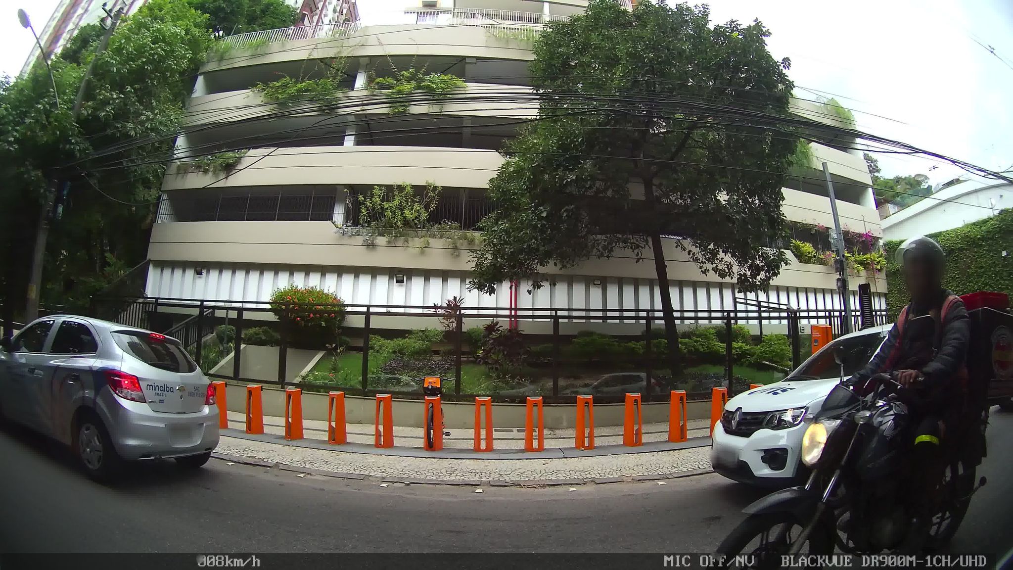 Street-level view near Maria C Pareto, Botafogo