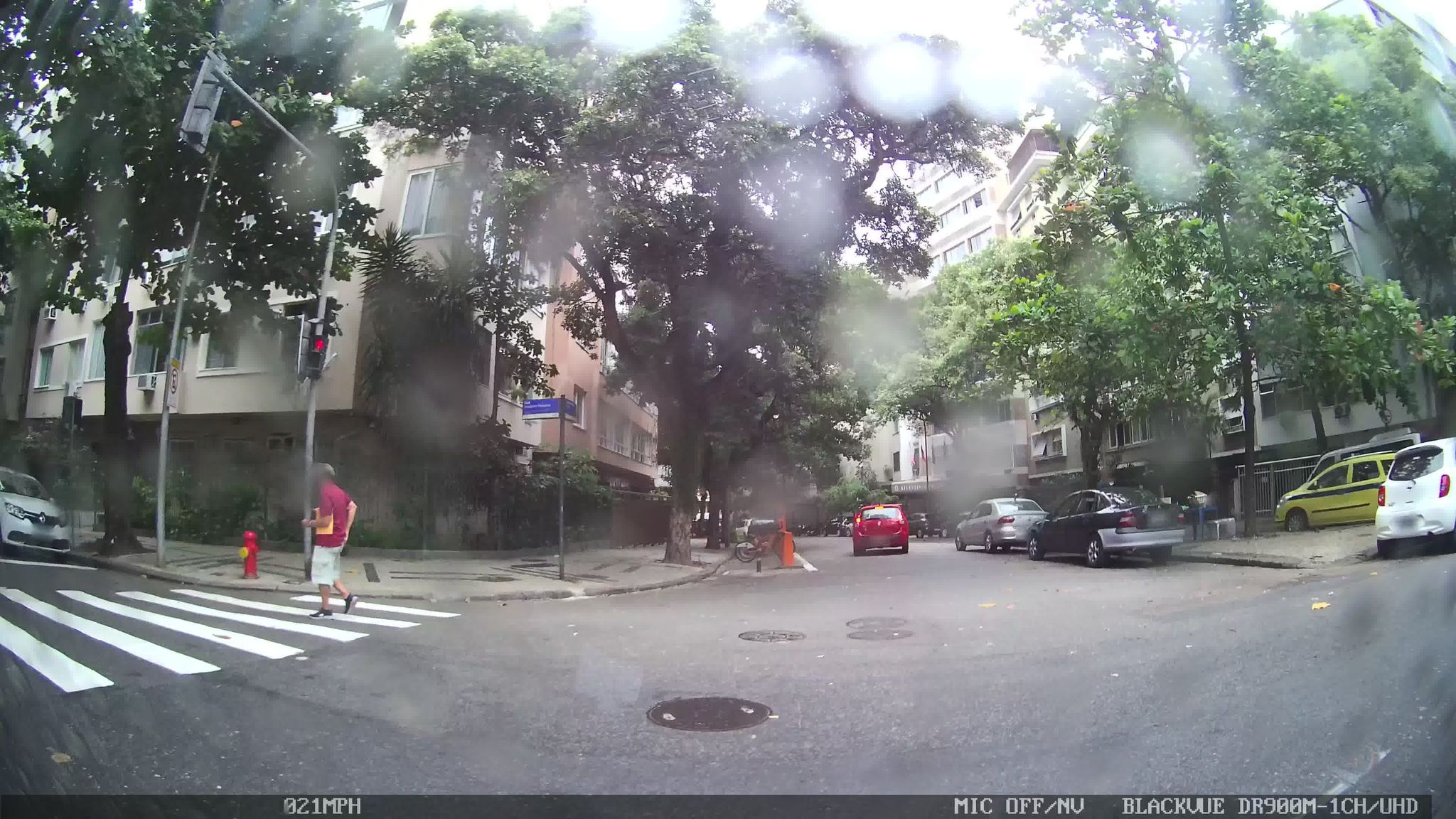 Street-level view near Mariza Monteiro de Aquino, Copacabana
