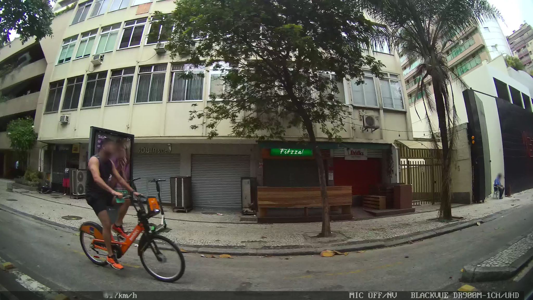 Street-level view near Mercure Apartaments Arpoador, Copacabana