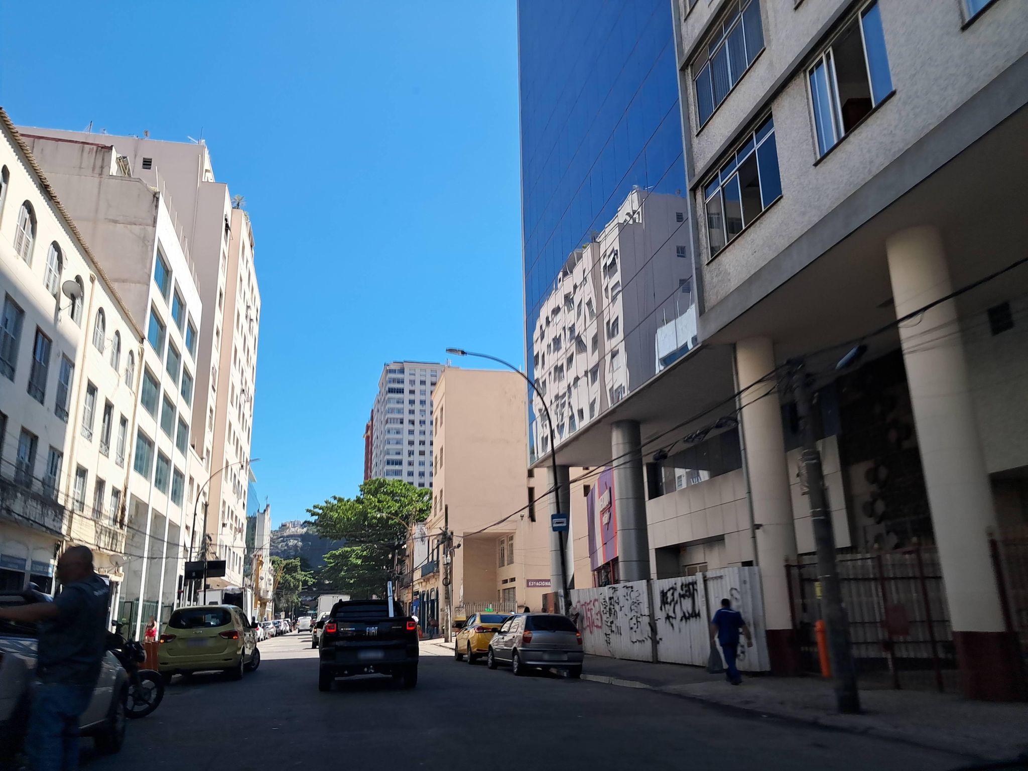 Street-level view near Mesm Edifi do Num 150 na Rua Santana, Centro
