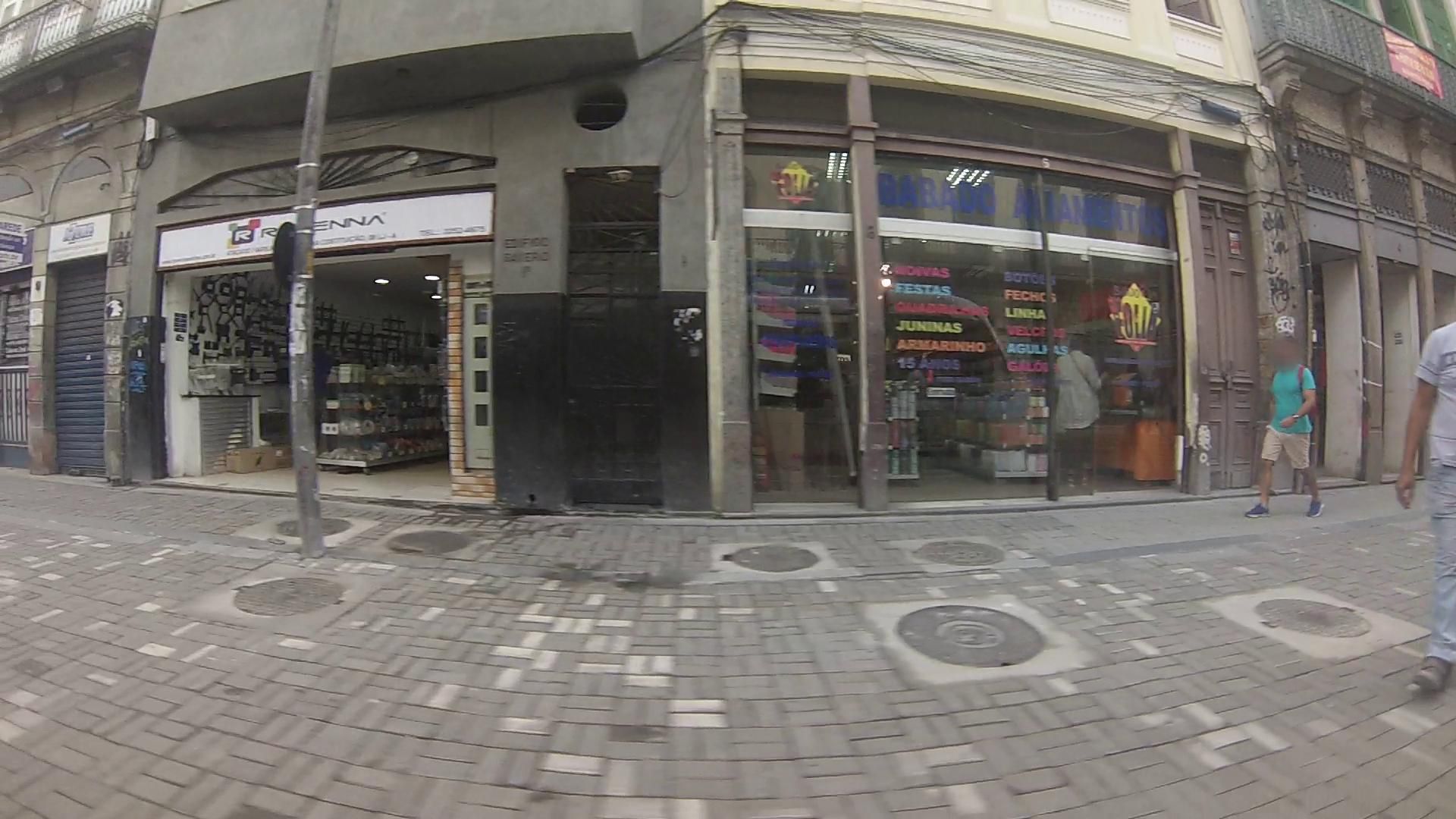 Street-level view near Mesm Edifi do Sn da Rua da Constituicao, Centro