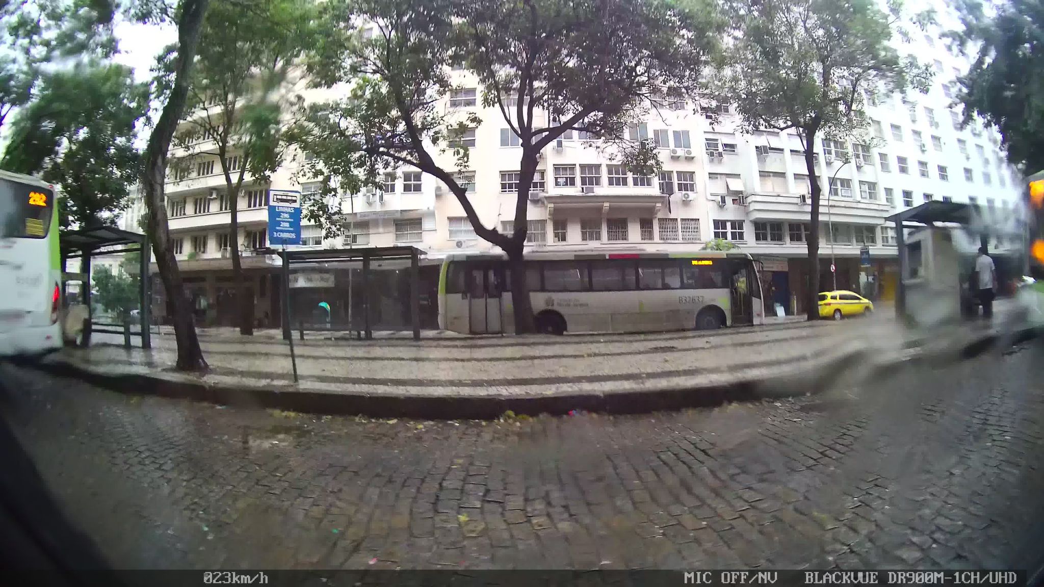 Street-level view near Mesma do Numero 109, Centro