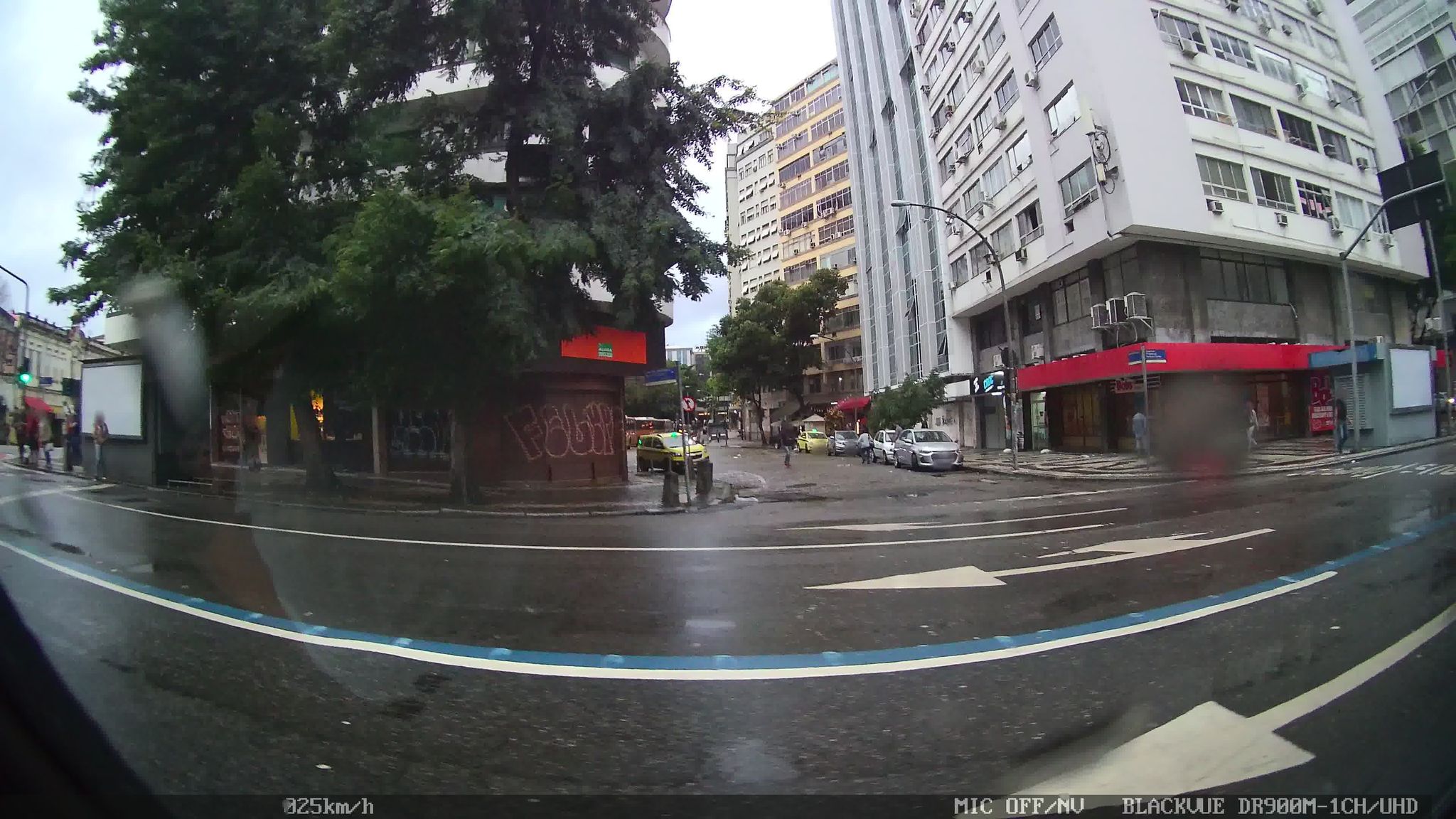 Street-level view near Mesma Edif do Num 39, Centro