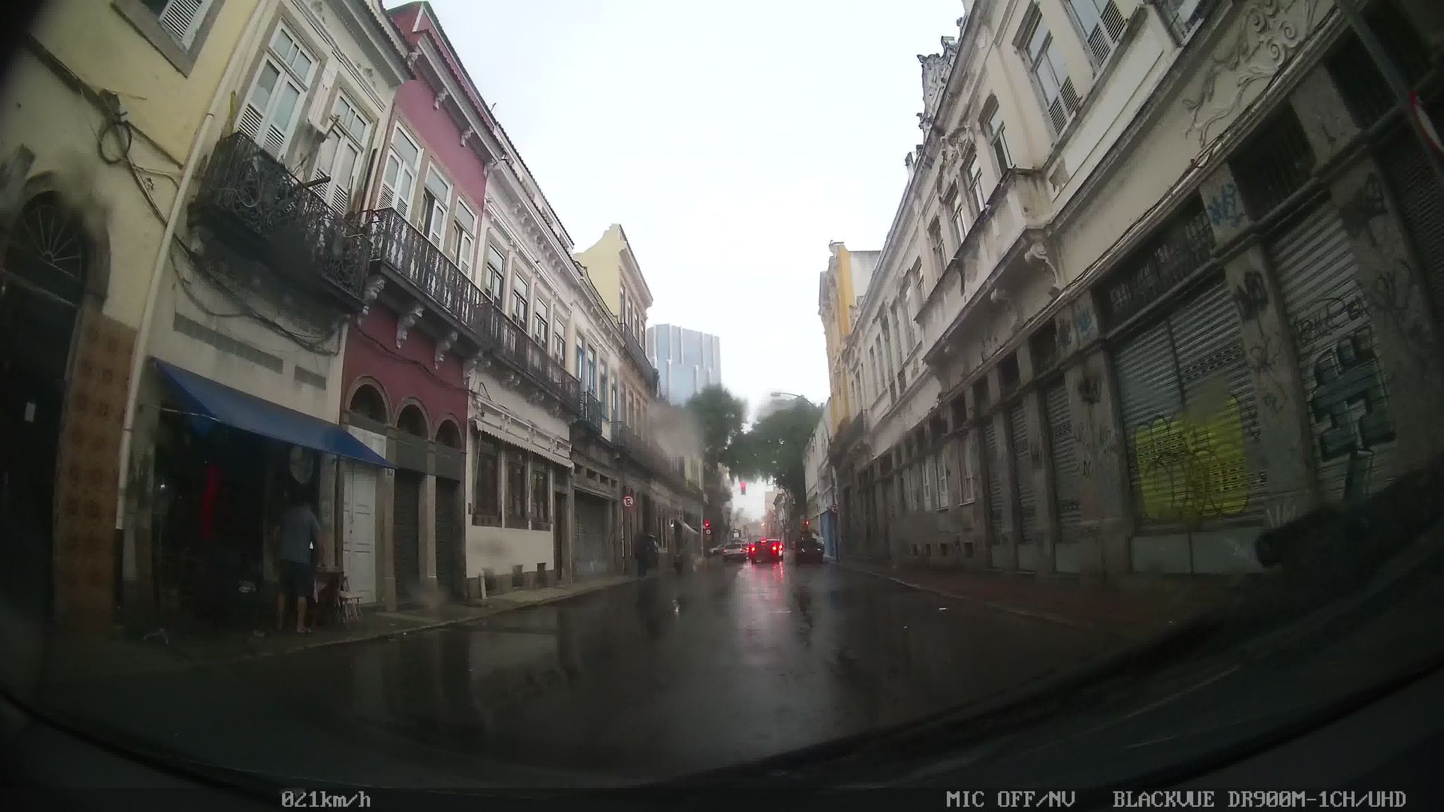 Street-level view near Mesma Edif do Num 52, Centro