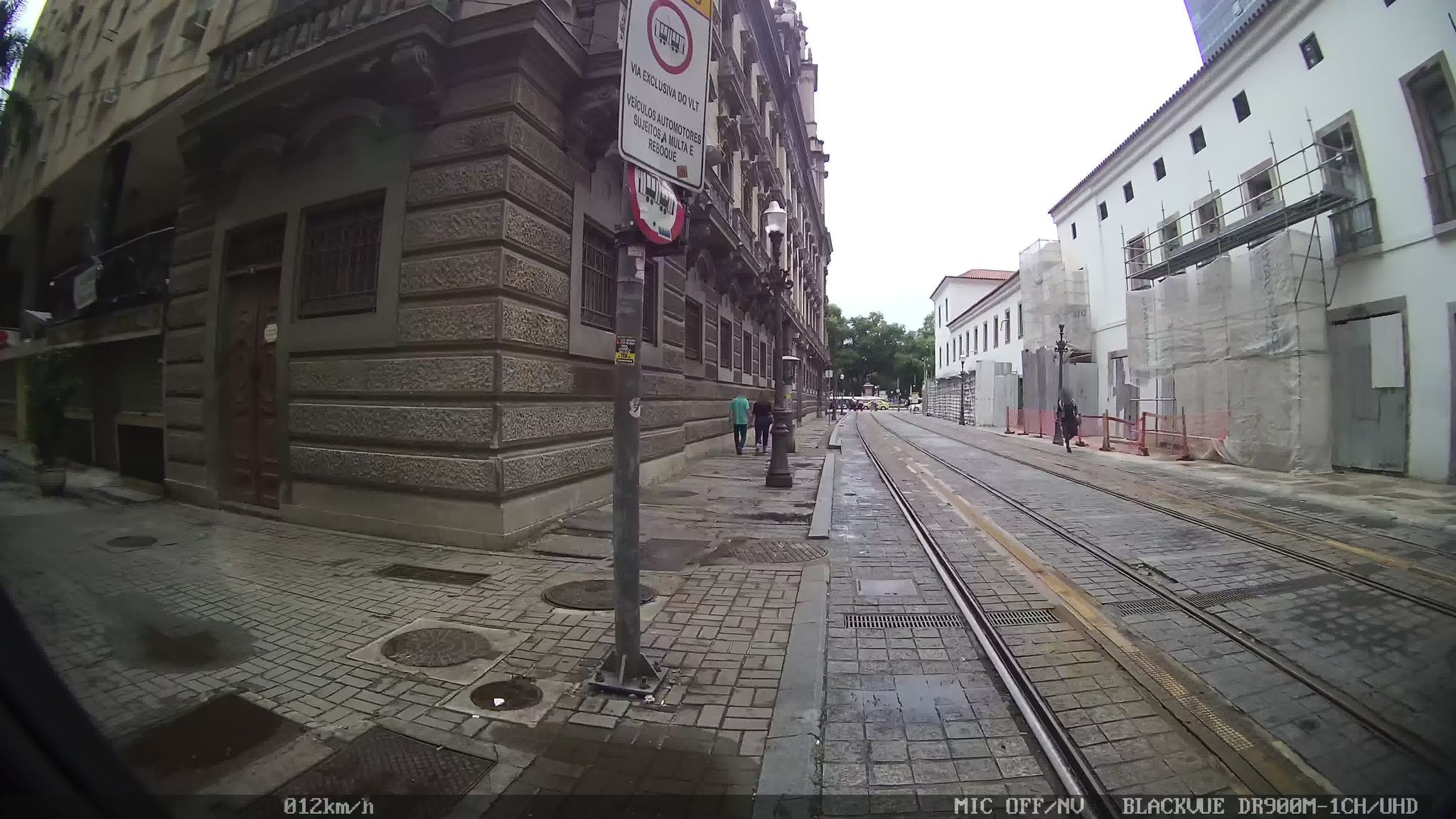 Street-level view near Mesma Edif do Numero 27, Centro