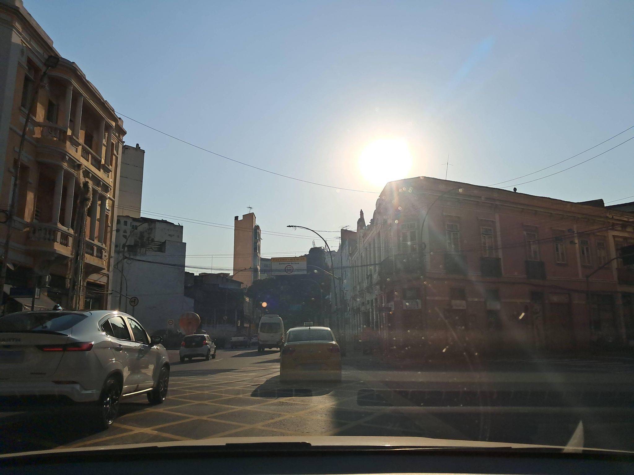 Street-level view near Mesma Edif do Numero 294, Centro