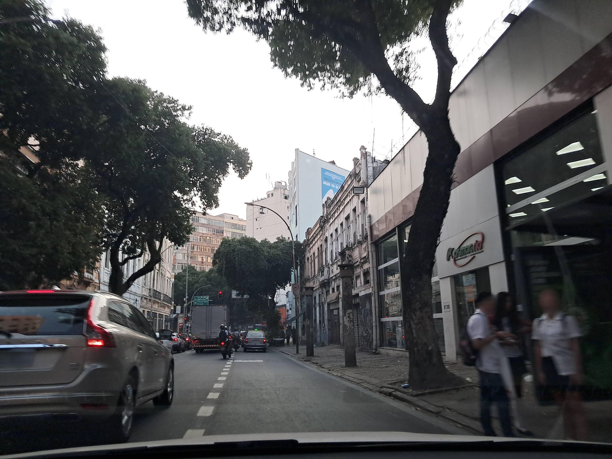 Street-level view near Mesma Edif do Numero 331, Centro