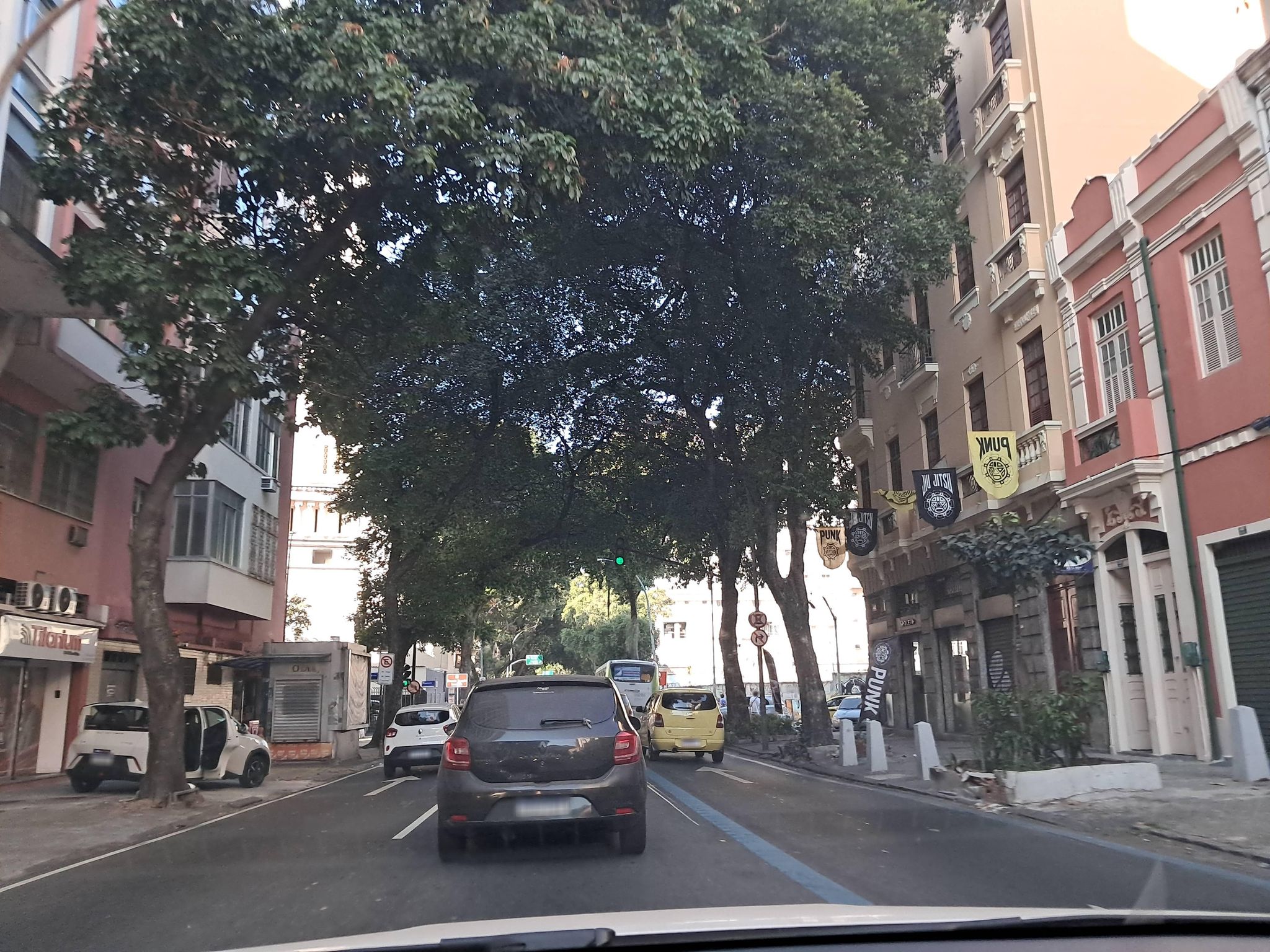 Street-level view near Mesma Edif do Numero 35, Centro