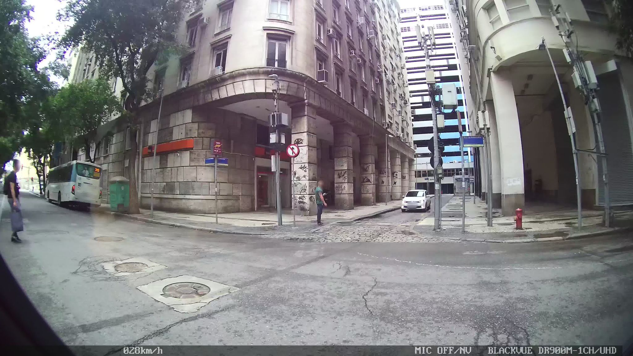 Street-level view near Mesma Edif do Numero 36, Centro