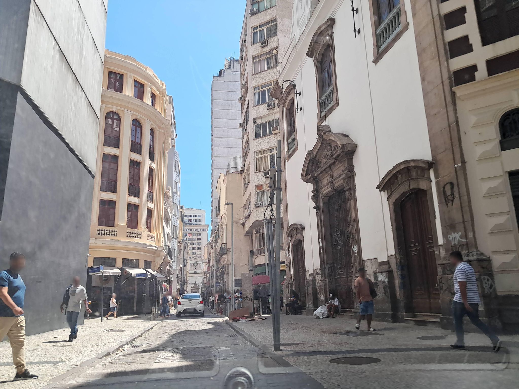 Street-level view near Mesma Edif do Numero 88, Centro