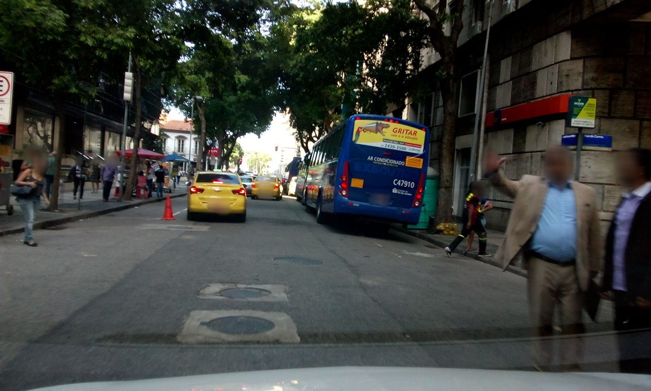 Street-level view near Mesma Edif dos Num 8 e 19, Centro