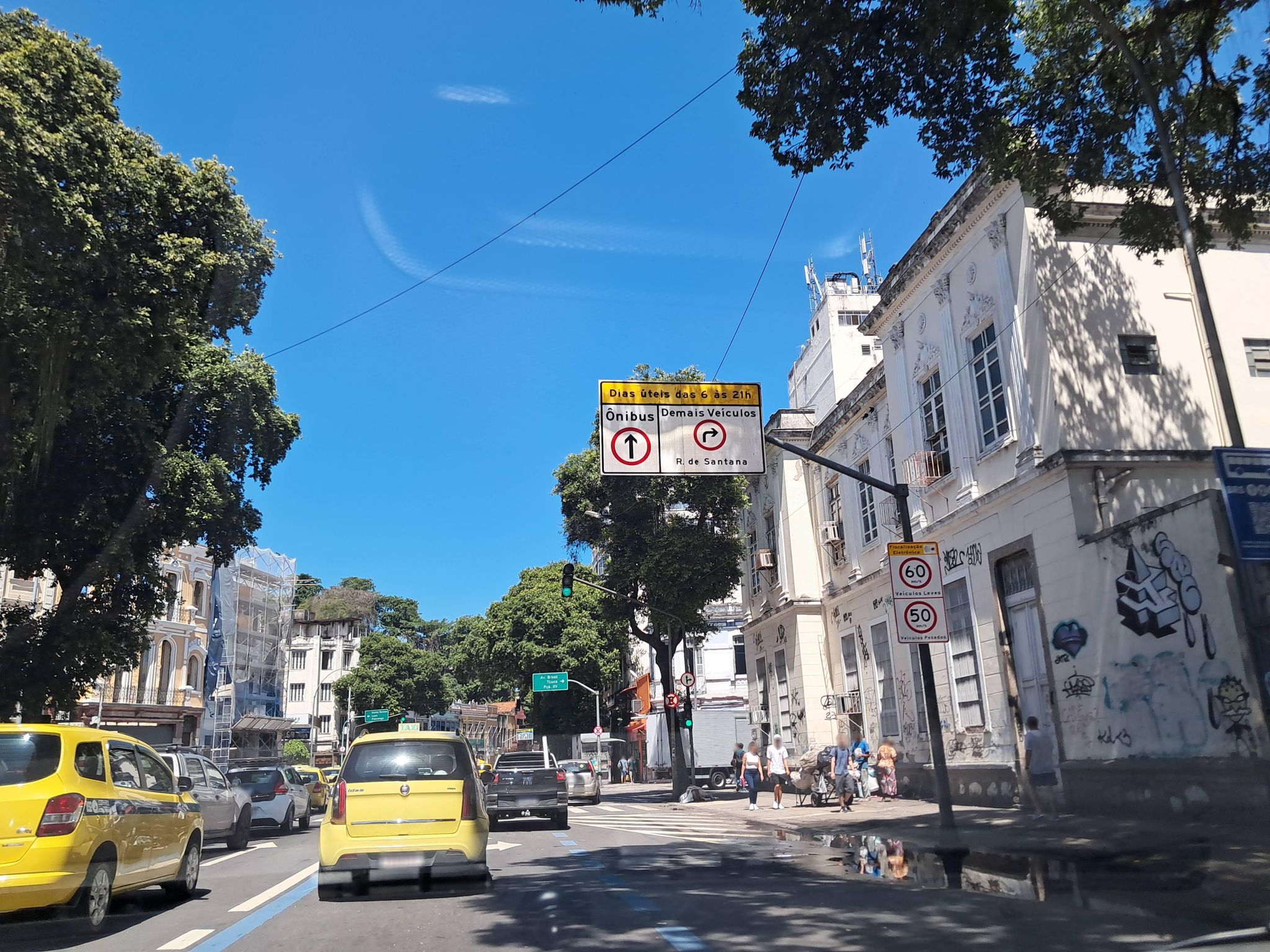 Street-level view near Mesma Edif dos Numeros 332/334, Centro