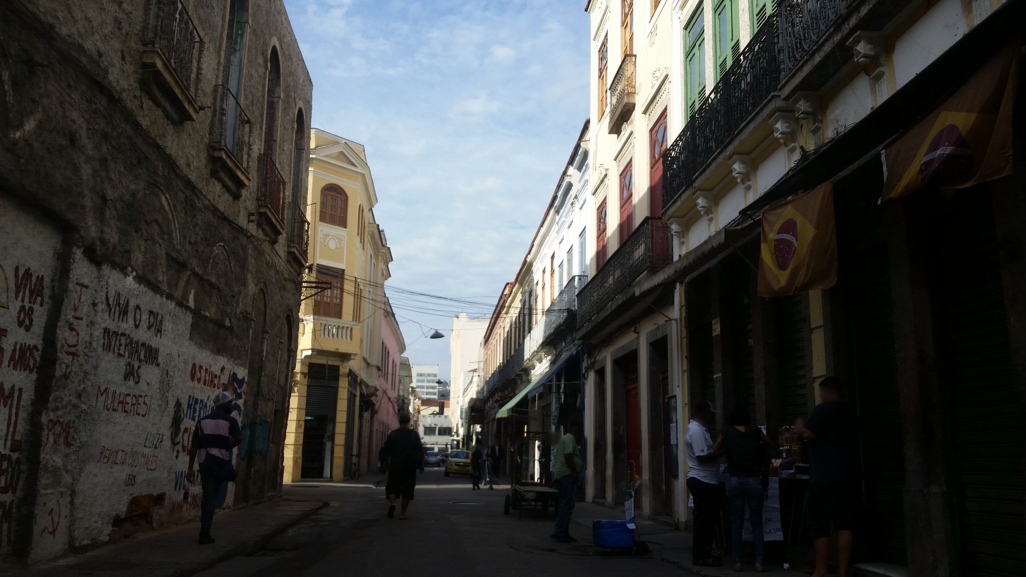 Street-level view near Mesma Edif Num101 na Rua Luiz de Camoes, Centro