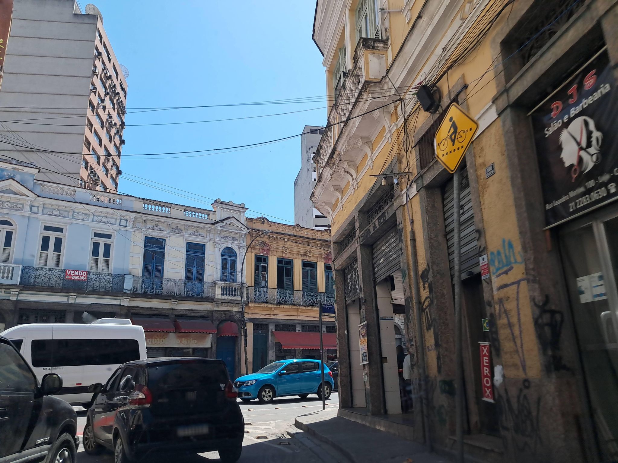 Street-level view near Mesma Edifica€ao do Numero 100, Centro
