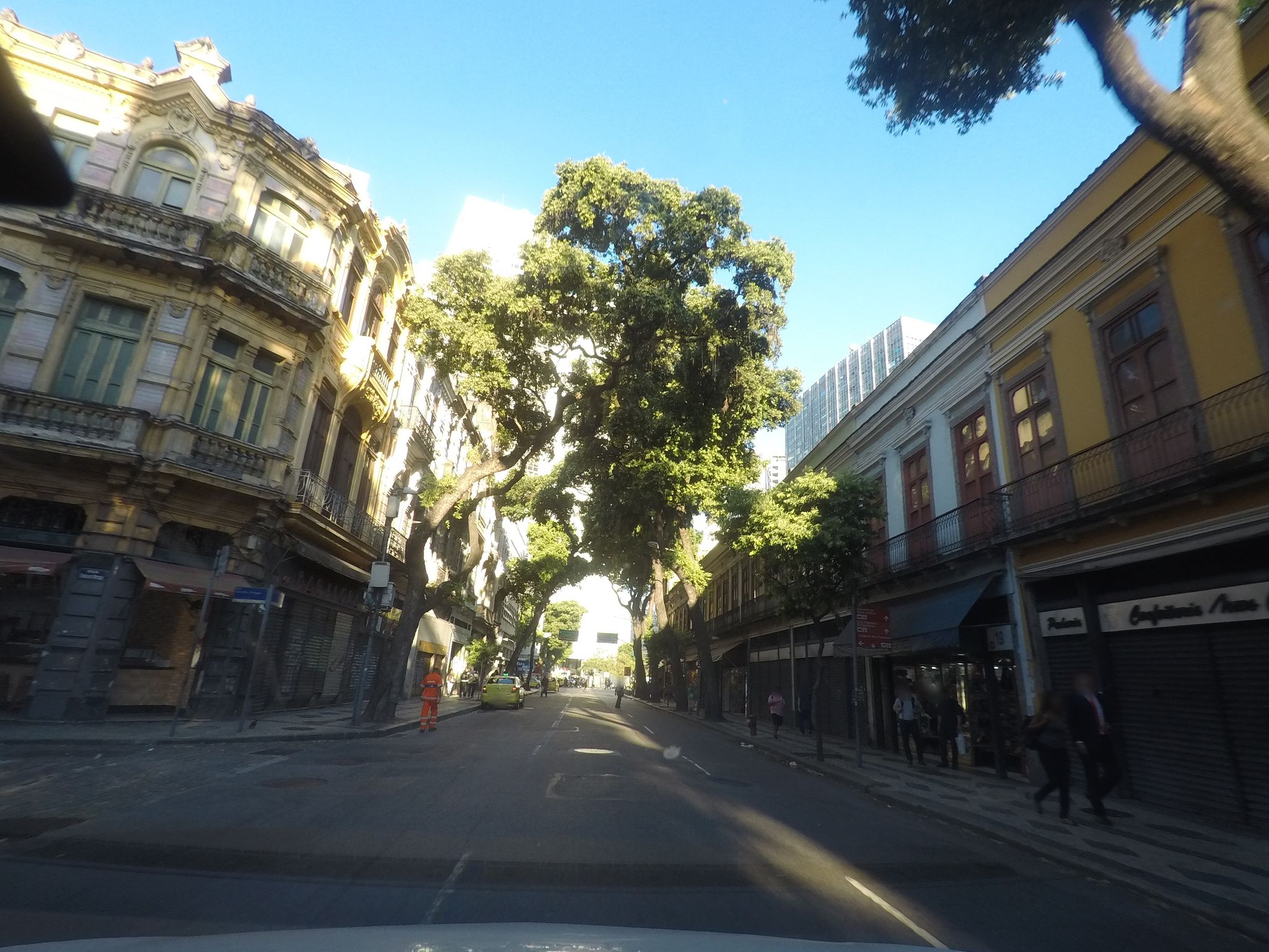 Street-level view near Mesma Edifica€ao do Numero 11, Centro