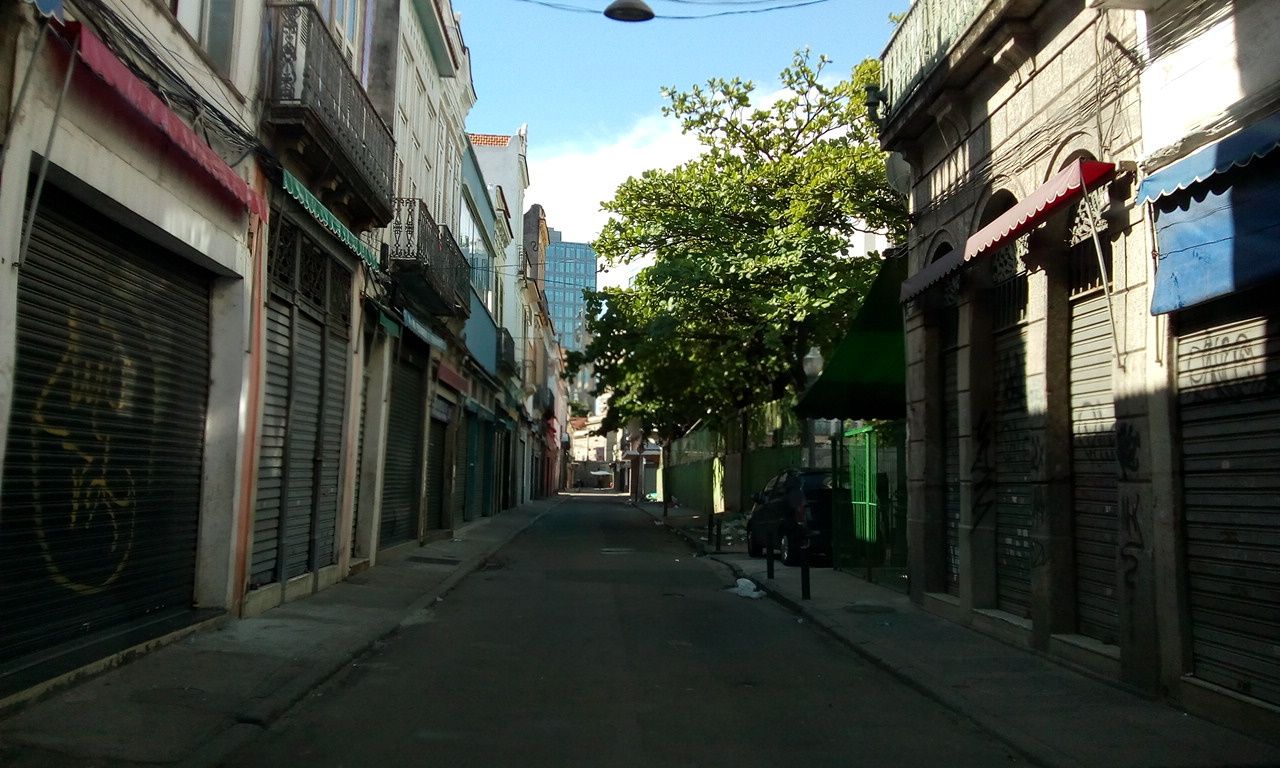 Street-level view near Mesma Edifica€ao do Numero 21, Centro