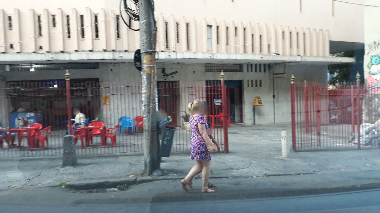 Street-level view near Mesma Edifica€ao do Numero 36, Glória