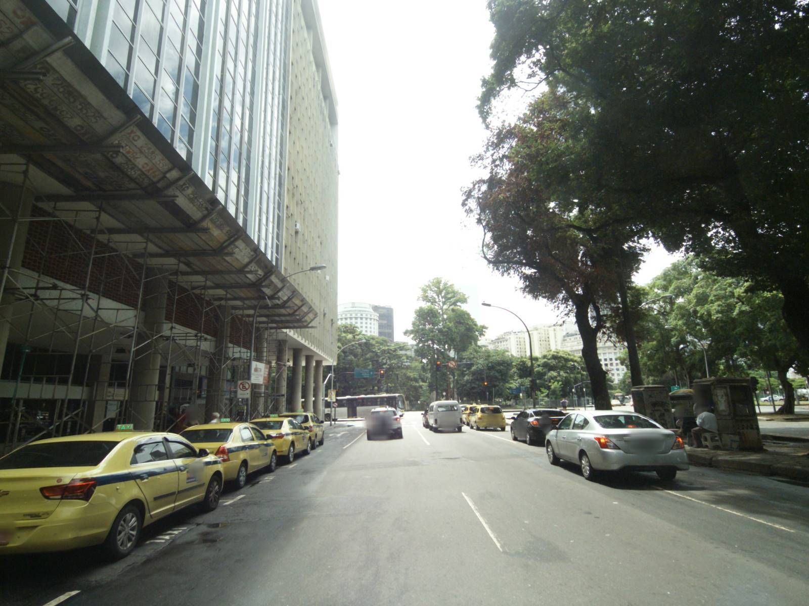 Street-level view near Mesma Edifica€ao do Numero 5, Centro